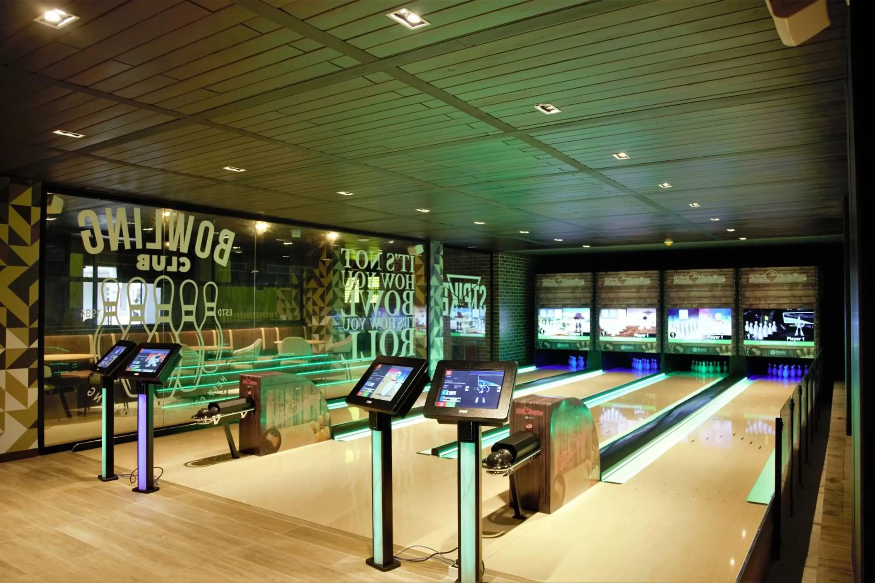 Bowling in Tropical Deluxe Princess - All Inclusive