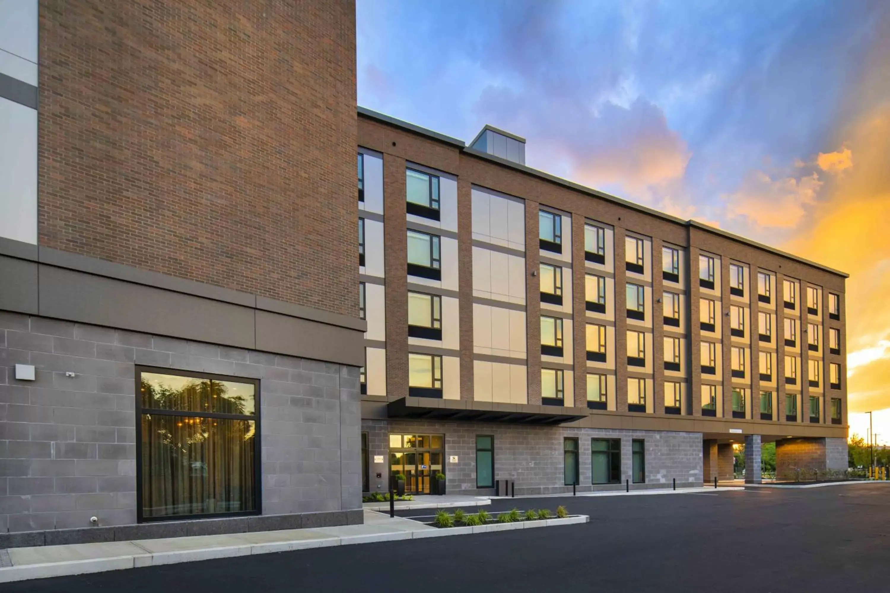 Facade/entrance, Property Building in Holiday Inn Express - Boston Logan Airport - Revere, an IHG Hotel