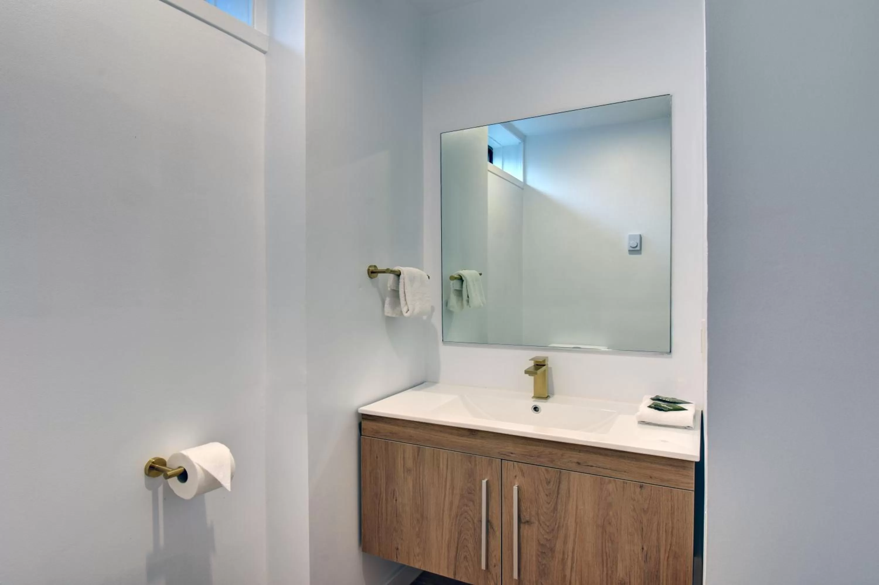 Toilet in Hôtel du Lac Lenore