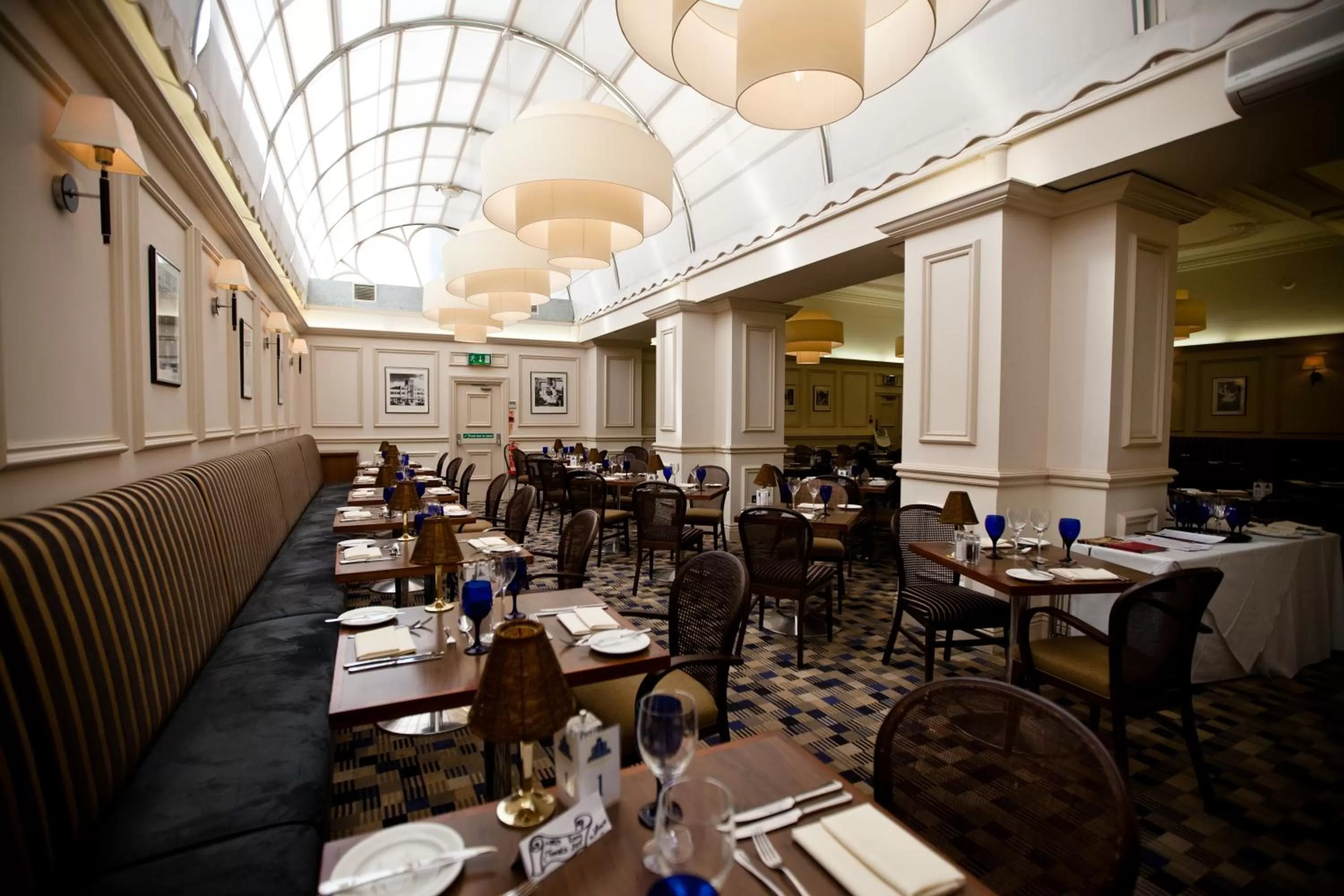 Restaurant/places to eat in Norfolk Royale Hotel
