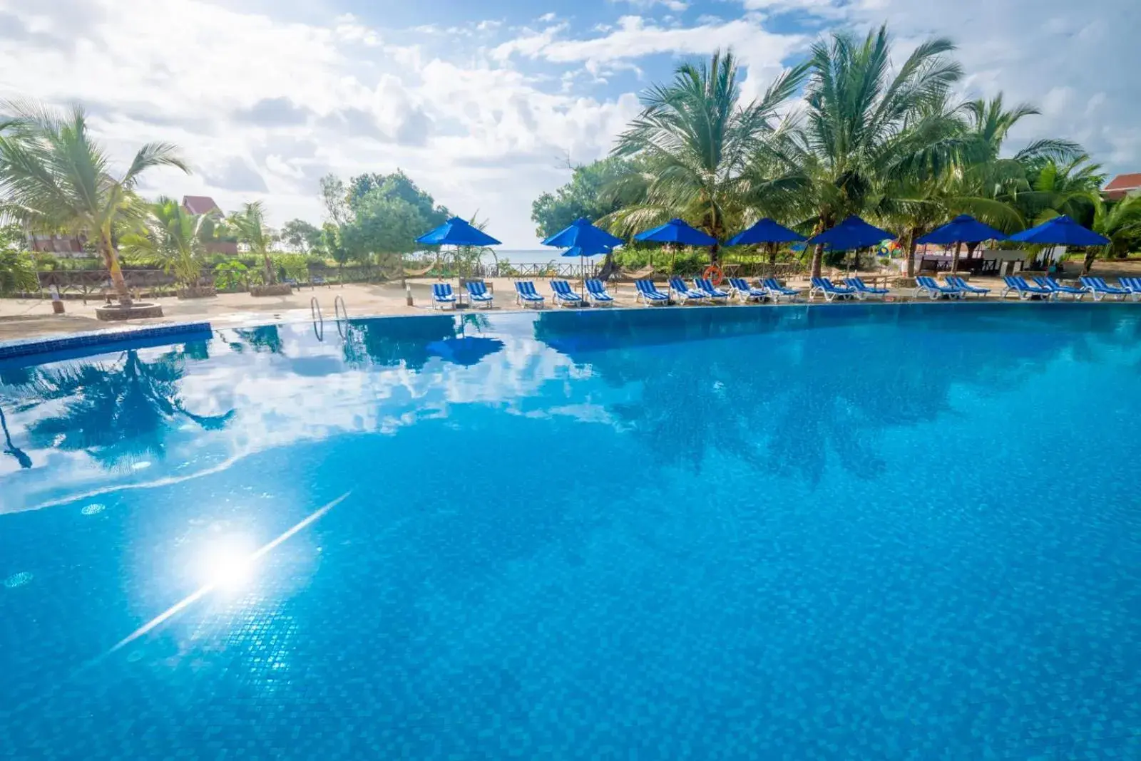 Swimming Pool in Azao Resort & Spa