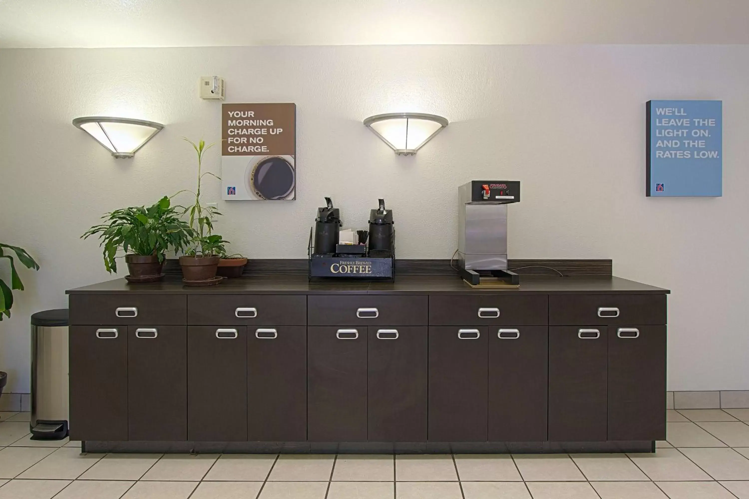 Coffee/tea facilities in Motel 6-Piscataway, NJ