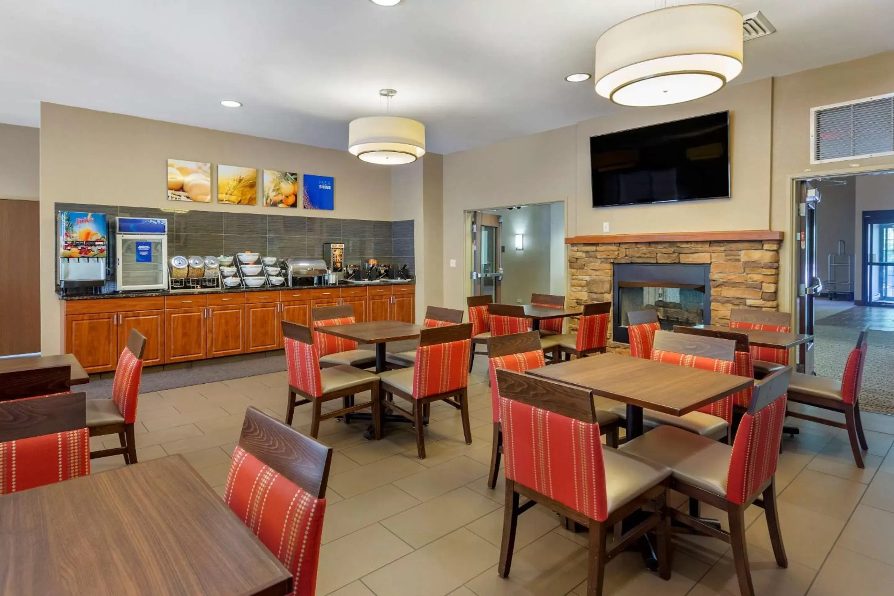 Restaurant/Places to Eat in Comfort Suites Grayslake near Libertyville North