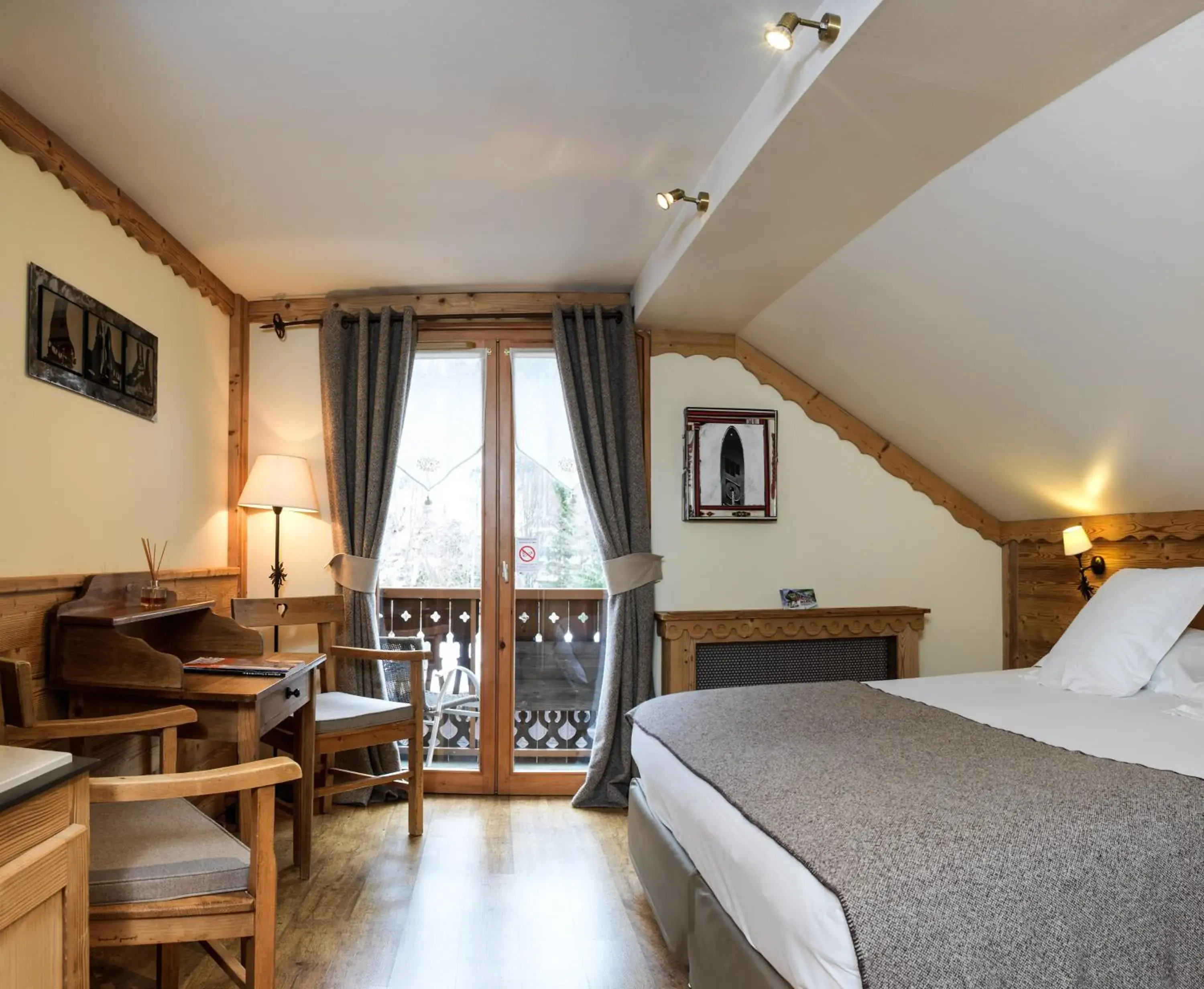 Photo of the whole room in Auberge du Manoir