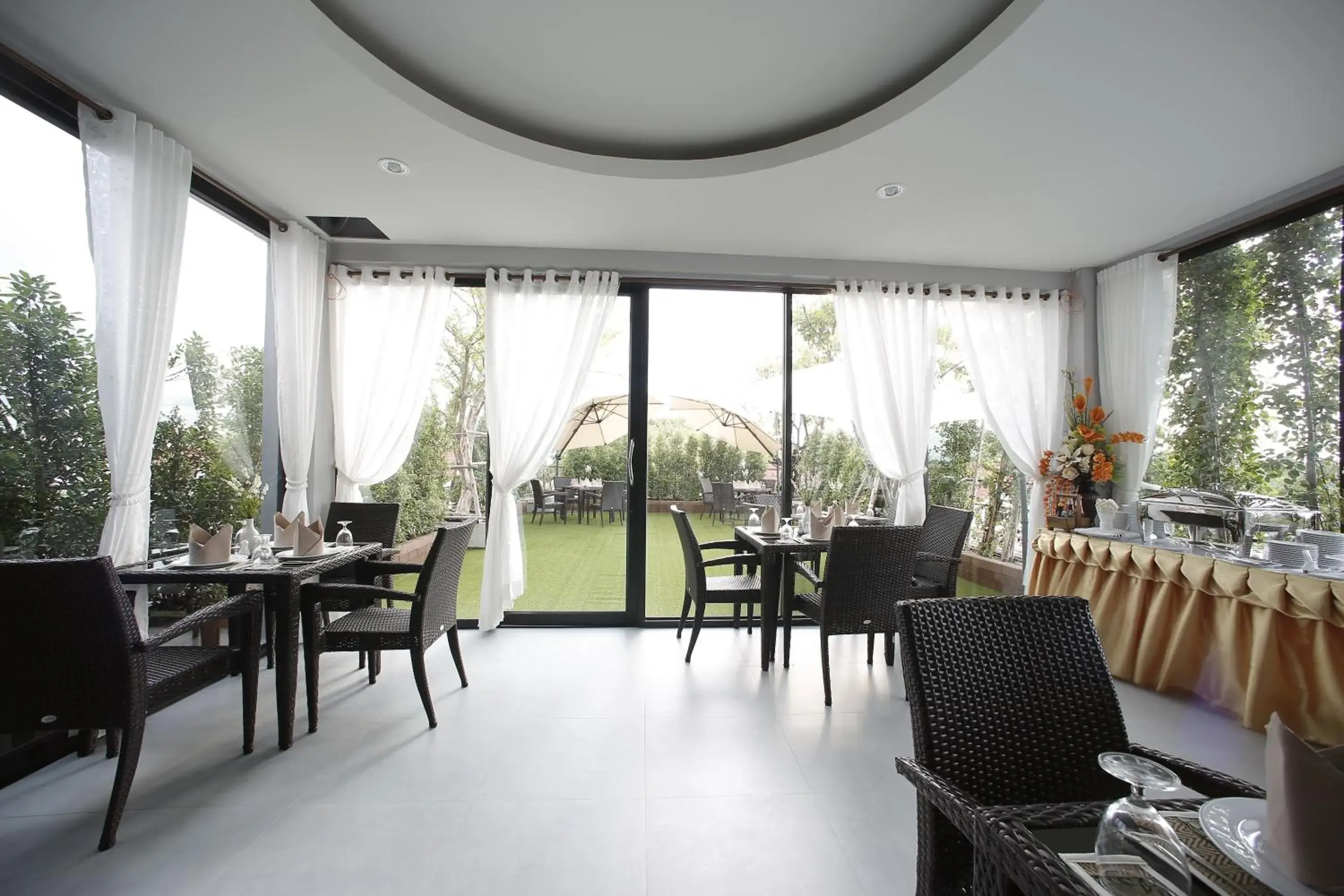 Restaurant/places to eat in D11 Hotel Restaurant/places to eat in D11 Hotel