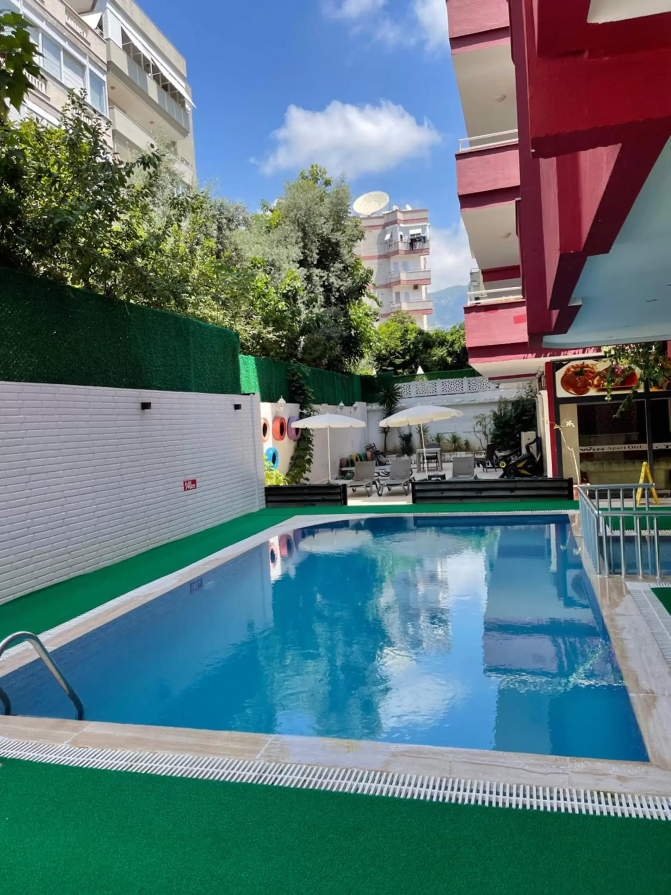 Swimming Pool in Twin Apart Hotel