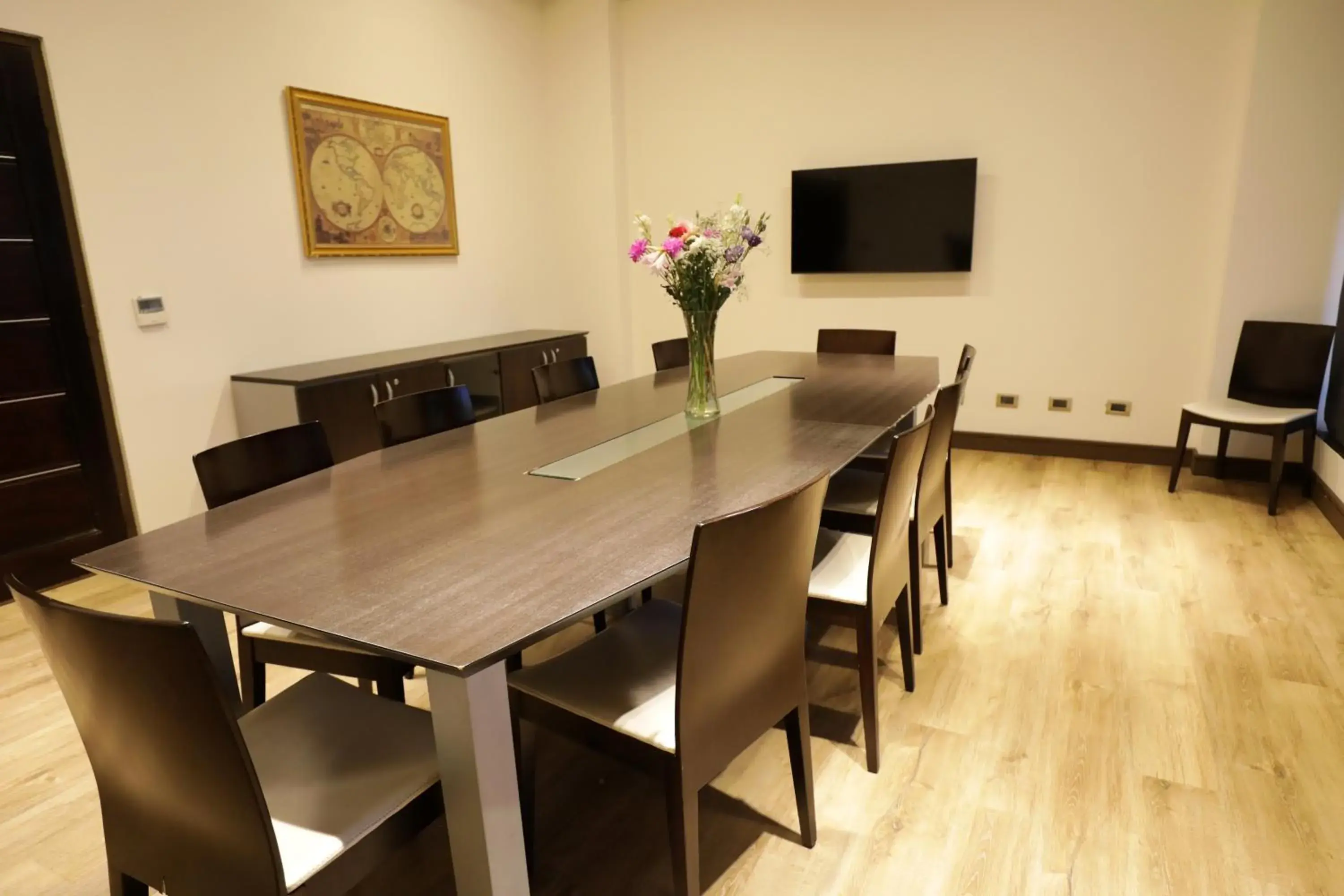 Meeting/conference room, Dining Area in Mod Hotels Mendoza