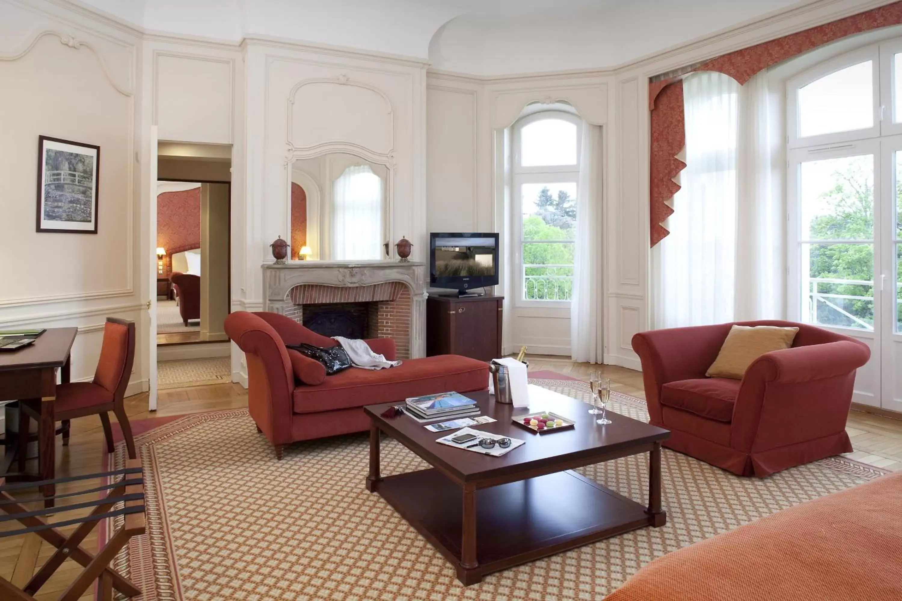 TV and multimedia, Seating Area in Le Domaine des Roches, Hotel & Spa