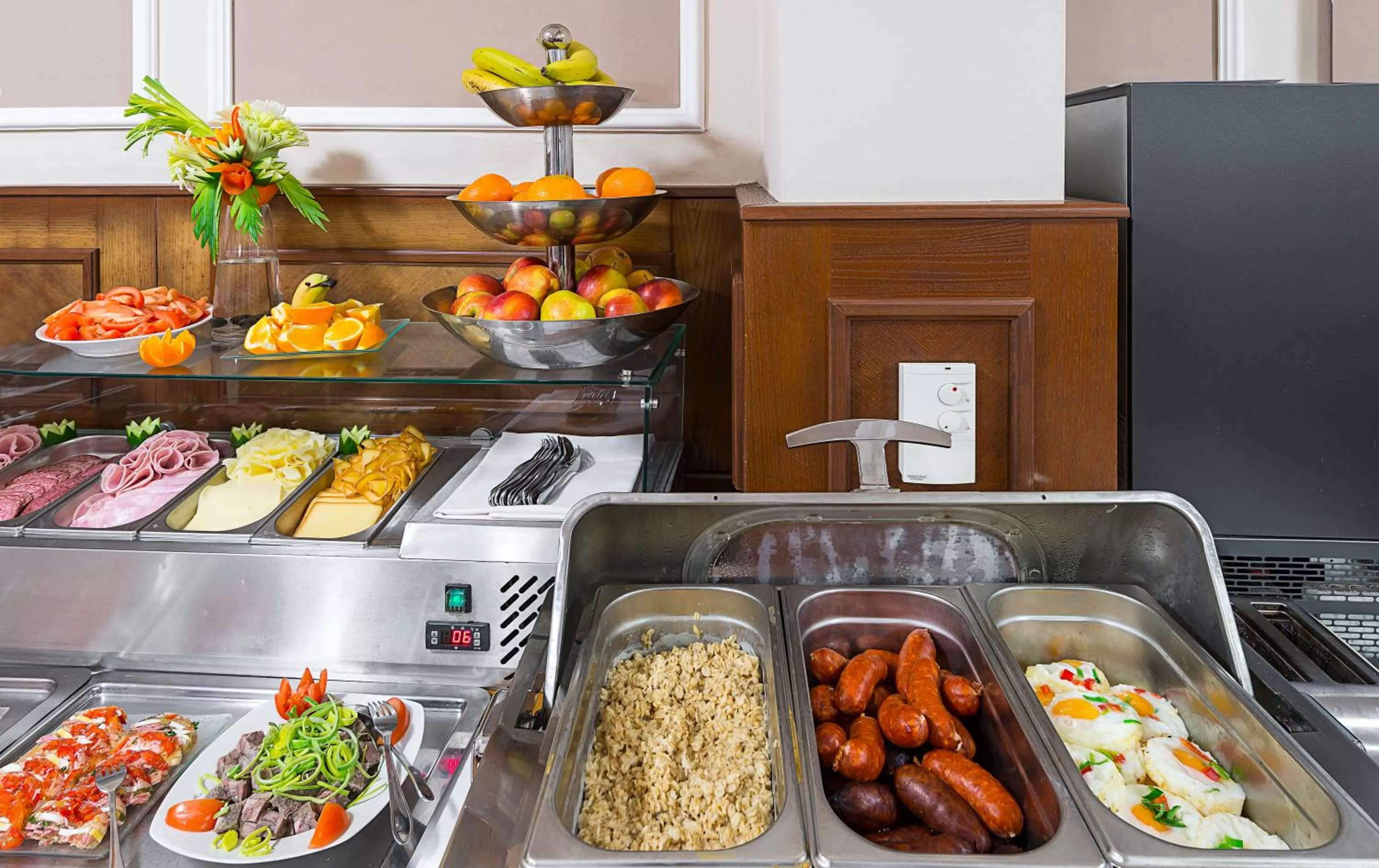 Buffet breakfast in Residence Romanza