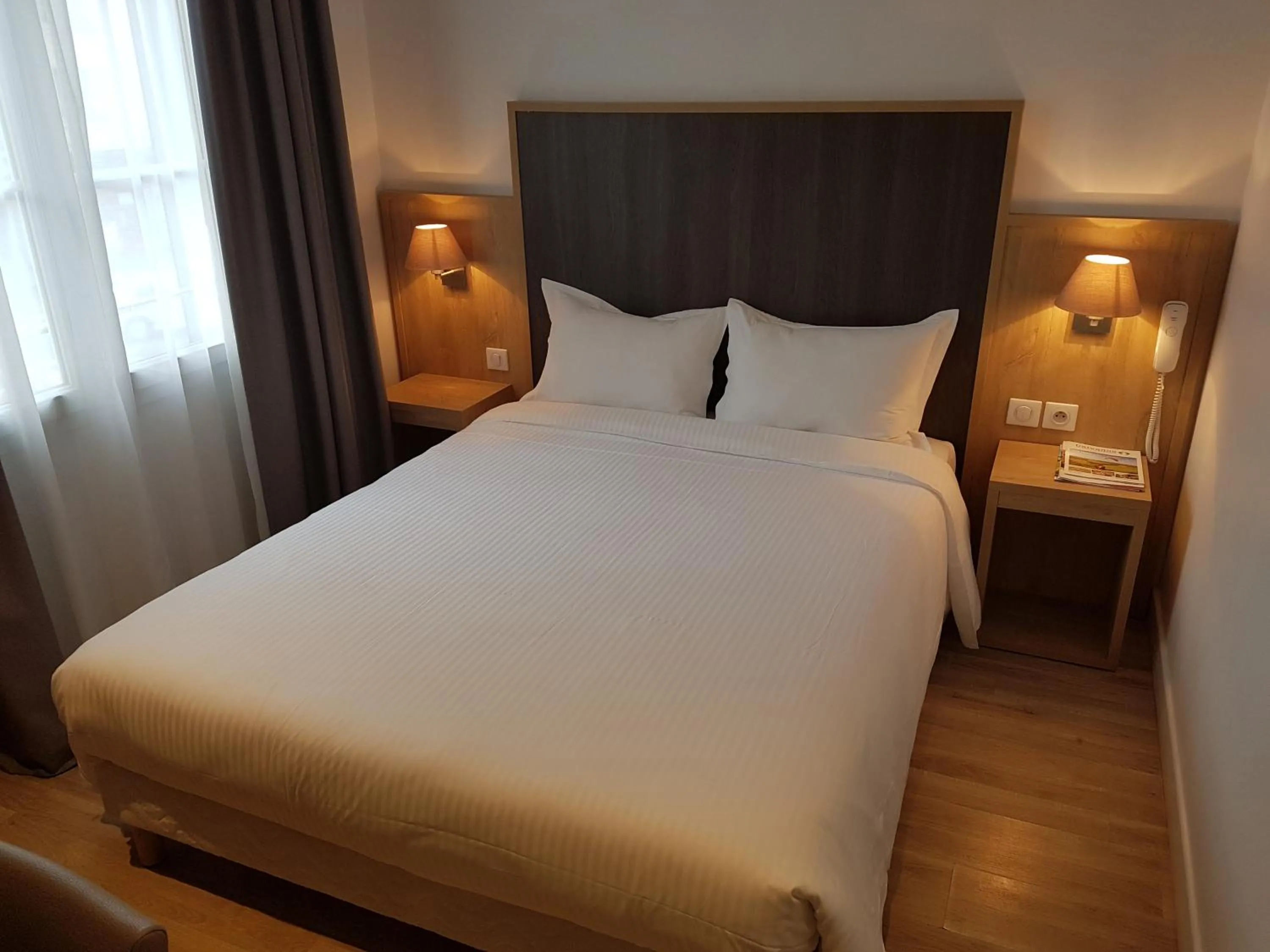 Photo of the whole room, Bed in Hôtel Mary's - Caen Centre Gare Sncf