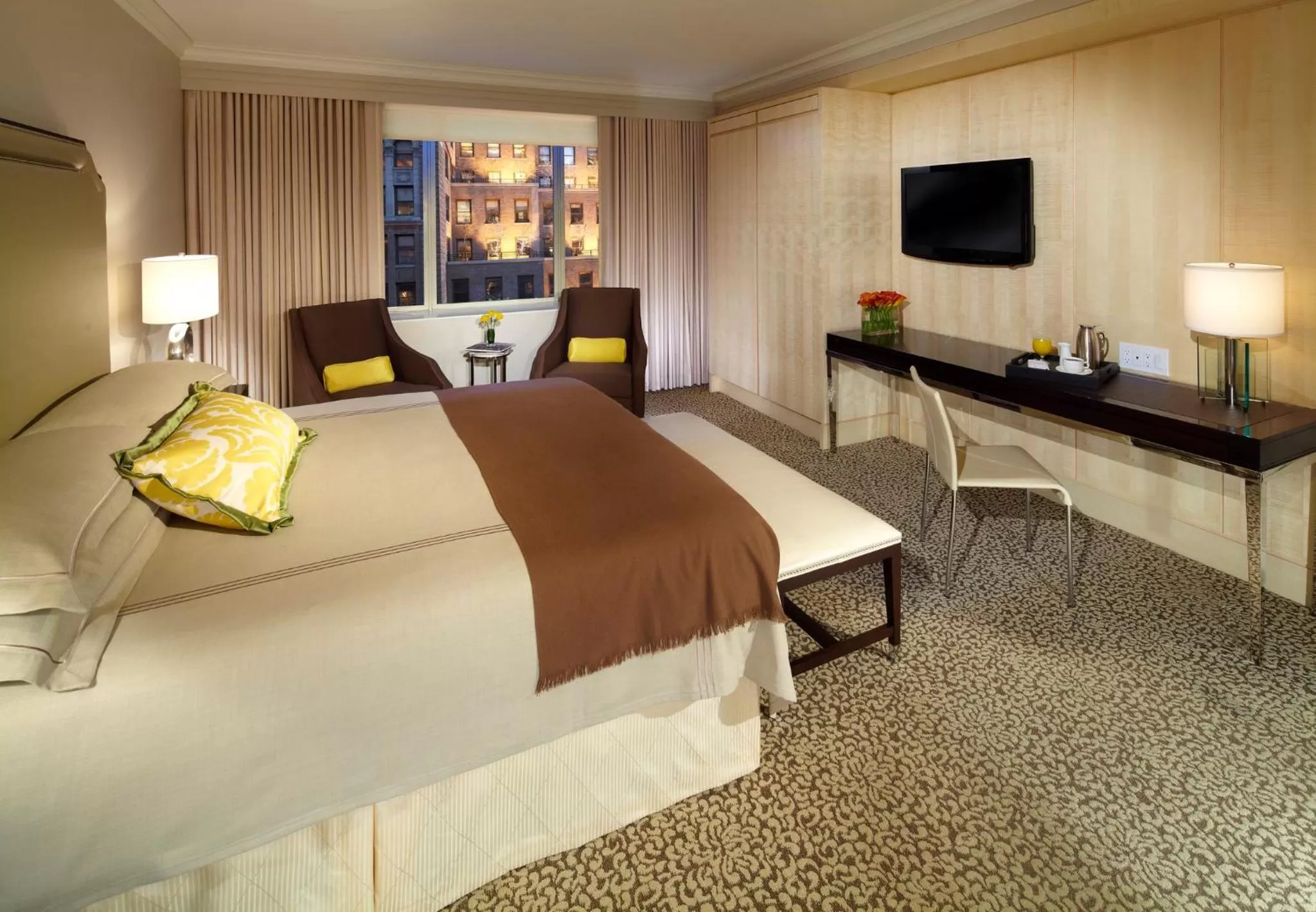 Bedroom, Bed in Omni Berkshire Place