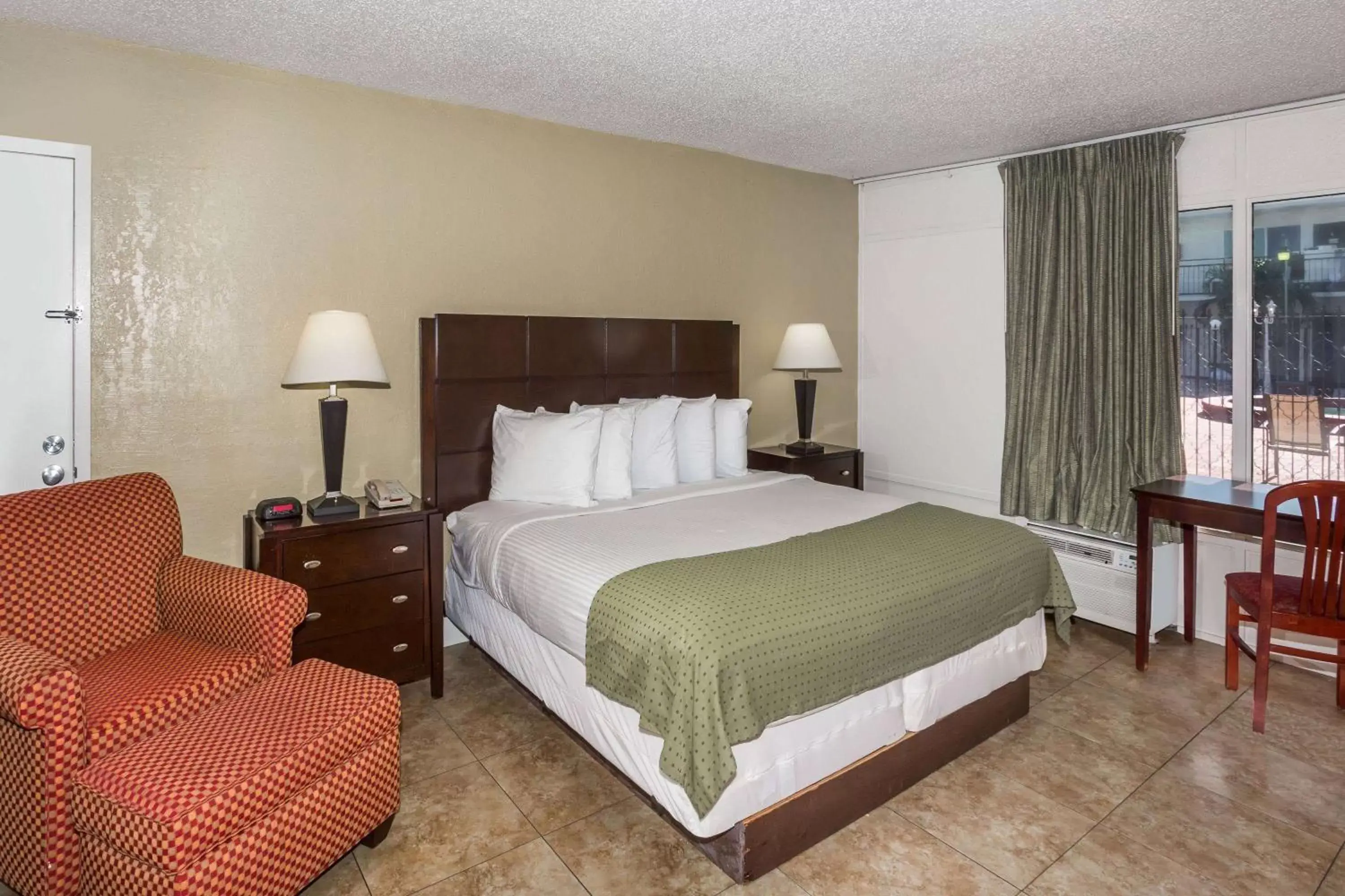 Photo of the whole room, Bed in Days Inn by Wyndham St. Petersburg / Tampa Bay Area