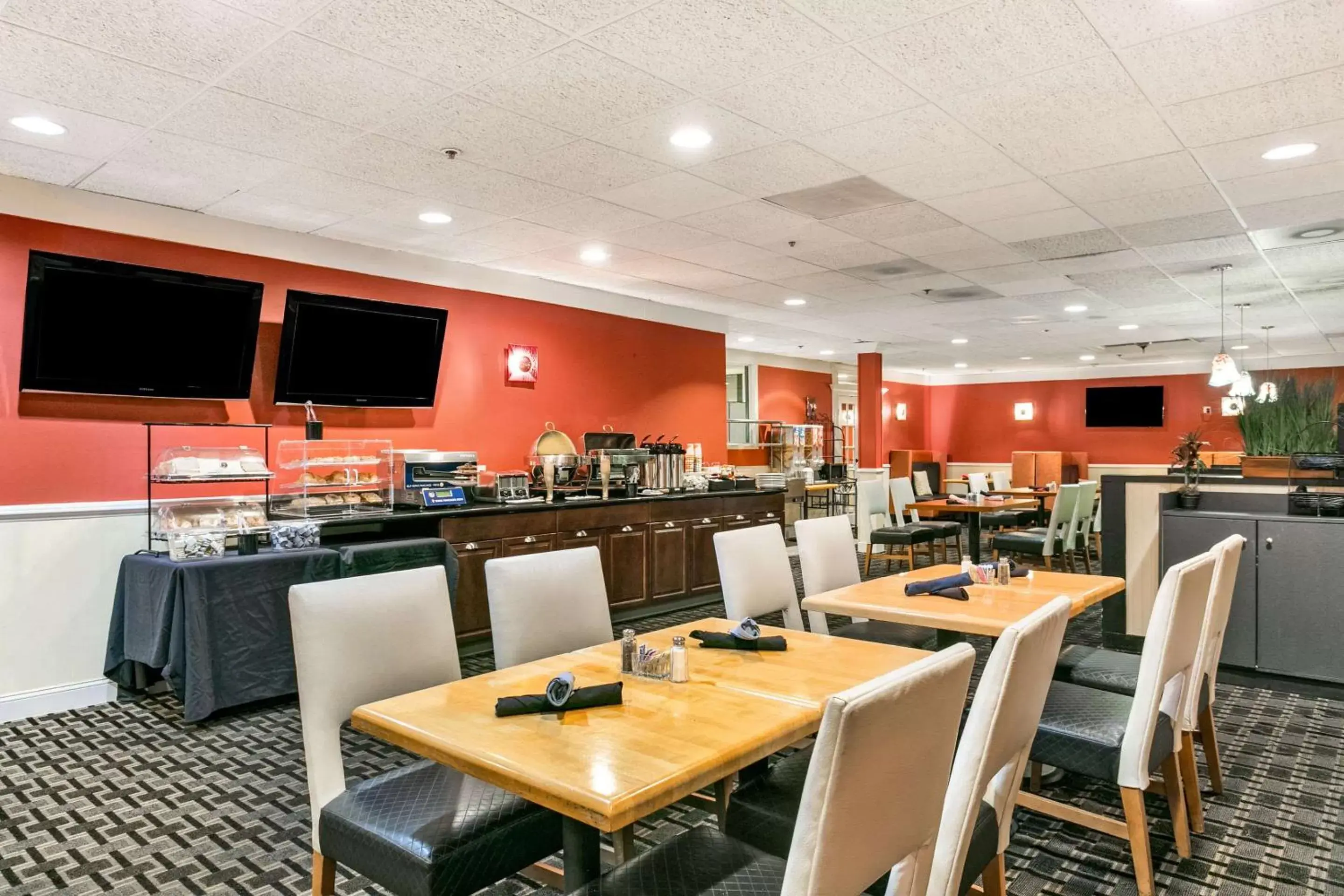 Restaurant/Places to Eat in Clarion Hotel BWI Airport Arundel Mills