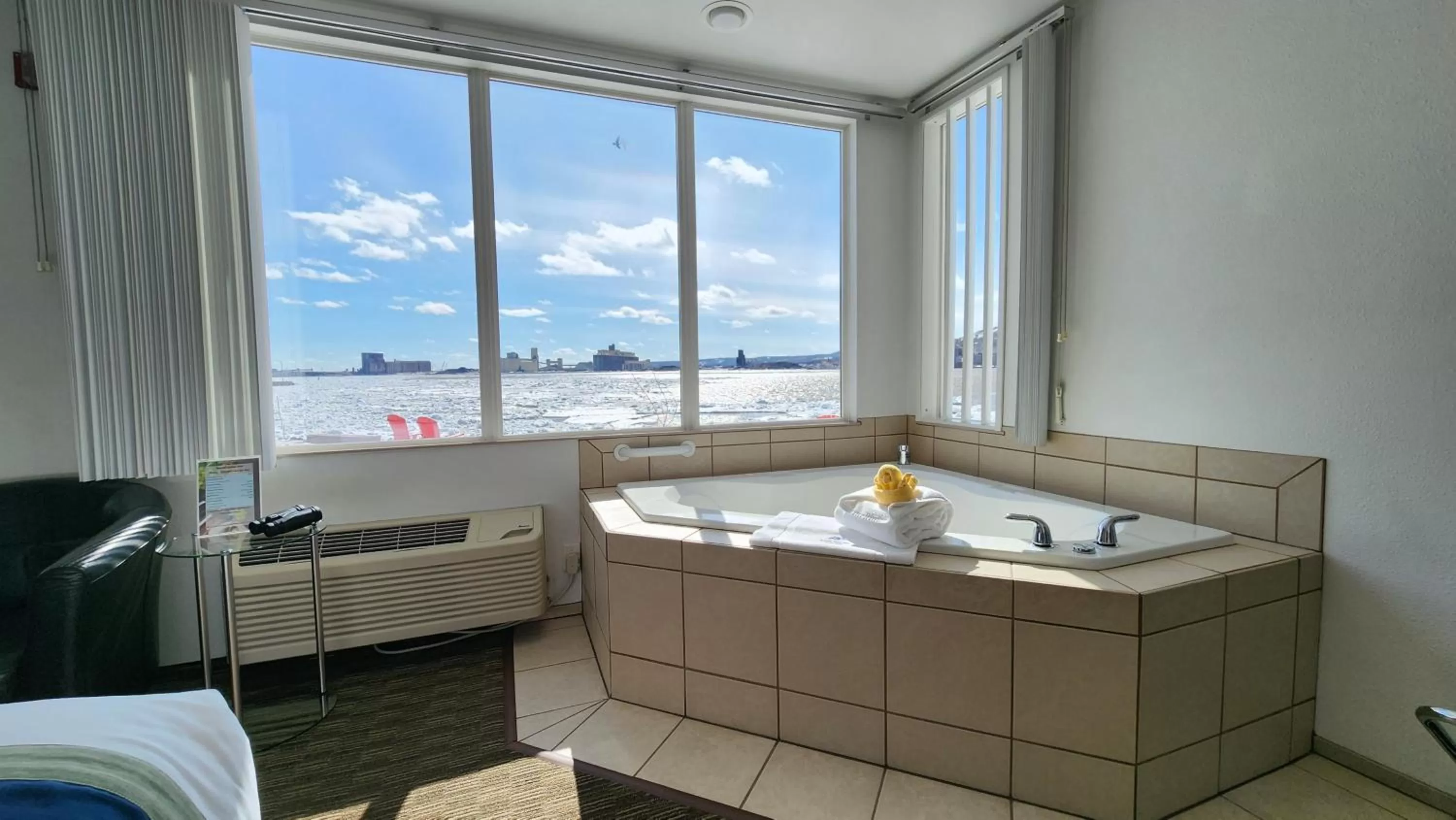 Hot Tub in South Pier Inn