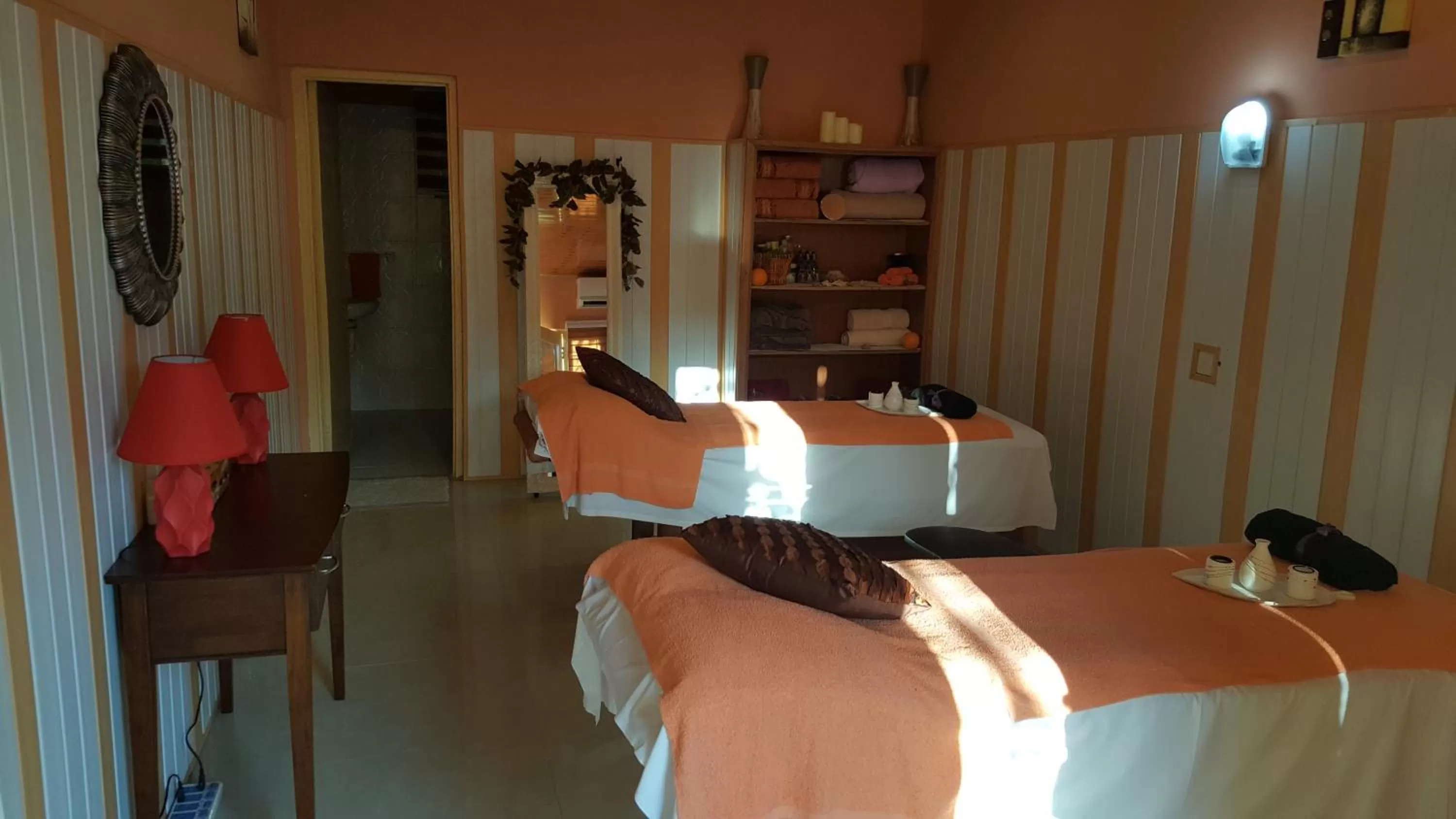 Massage, Bed in Hans Cottage Botel