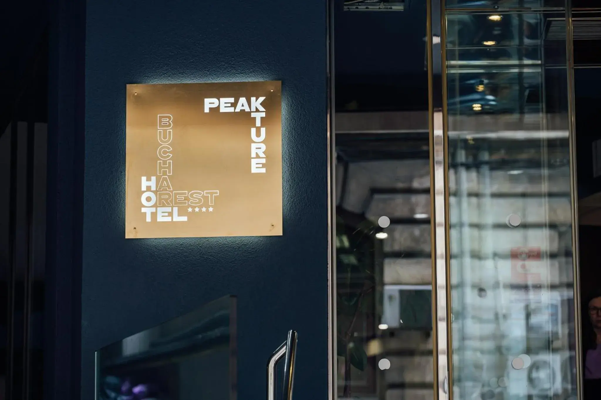 Facade/entrance in Peakture Hotel