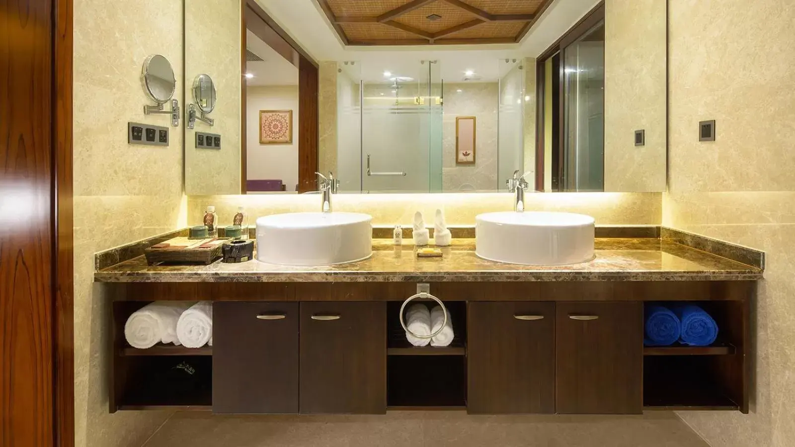 Bathroom in Sanya Yalong Bay Villas & Spa