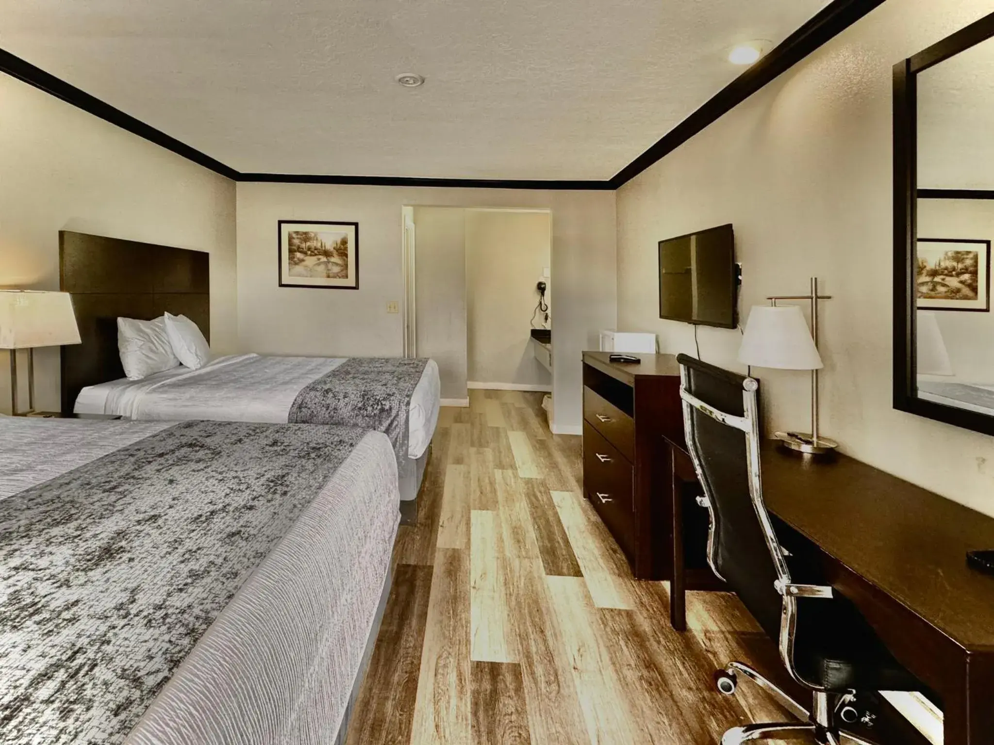 Bed in Discovery Inn Bed in Discovery Inn