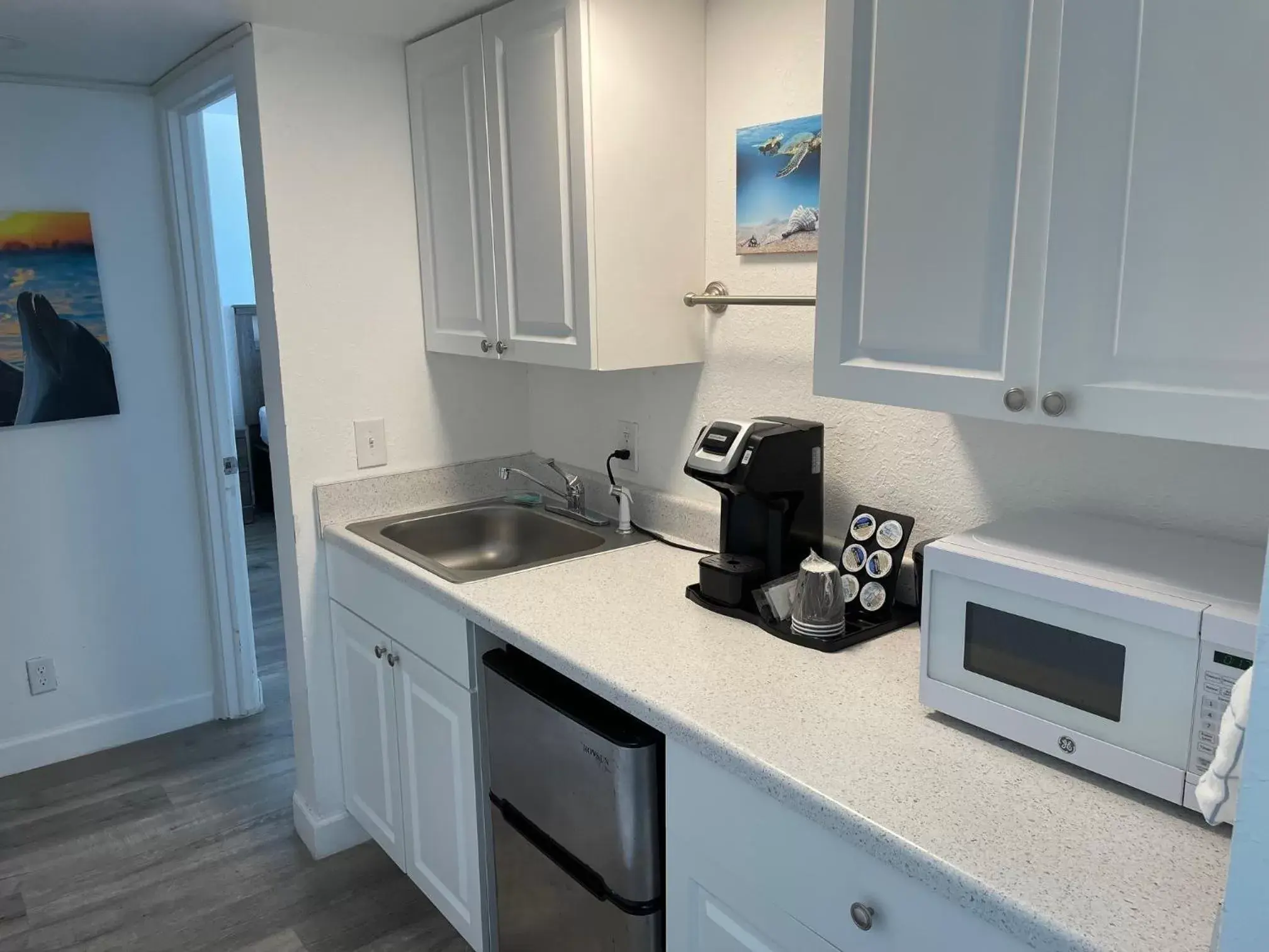 Kitchen/Kitchenette in Sandalwood Beach Resort