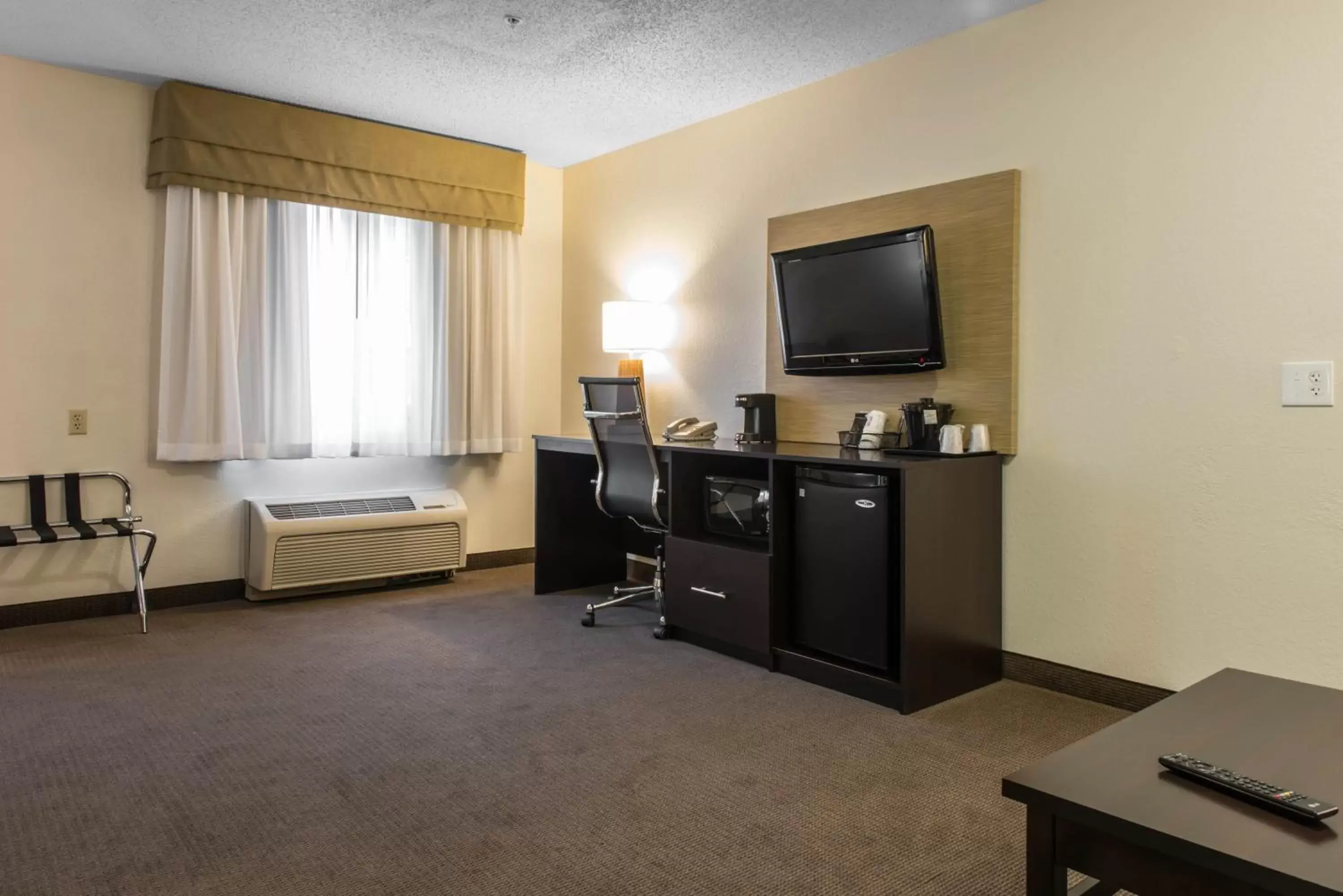 Queen Suite with Sofa Bed in Sleep Inn & Suites Pittsburgh