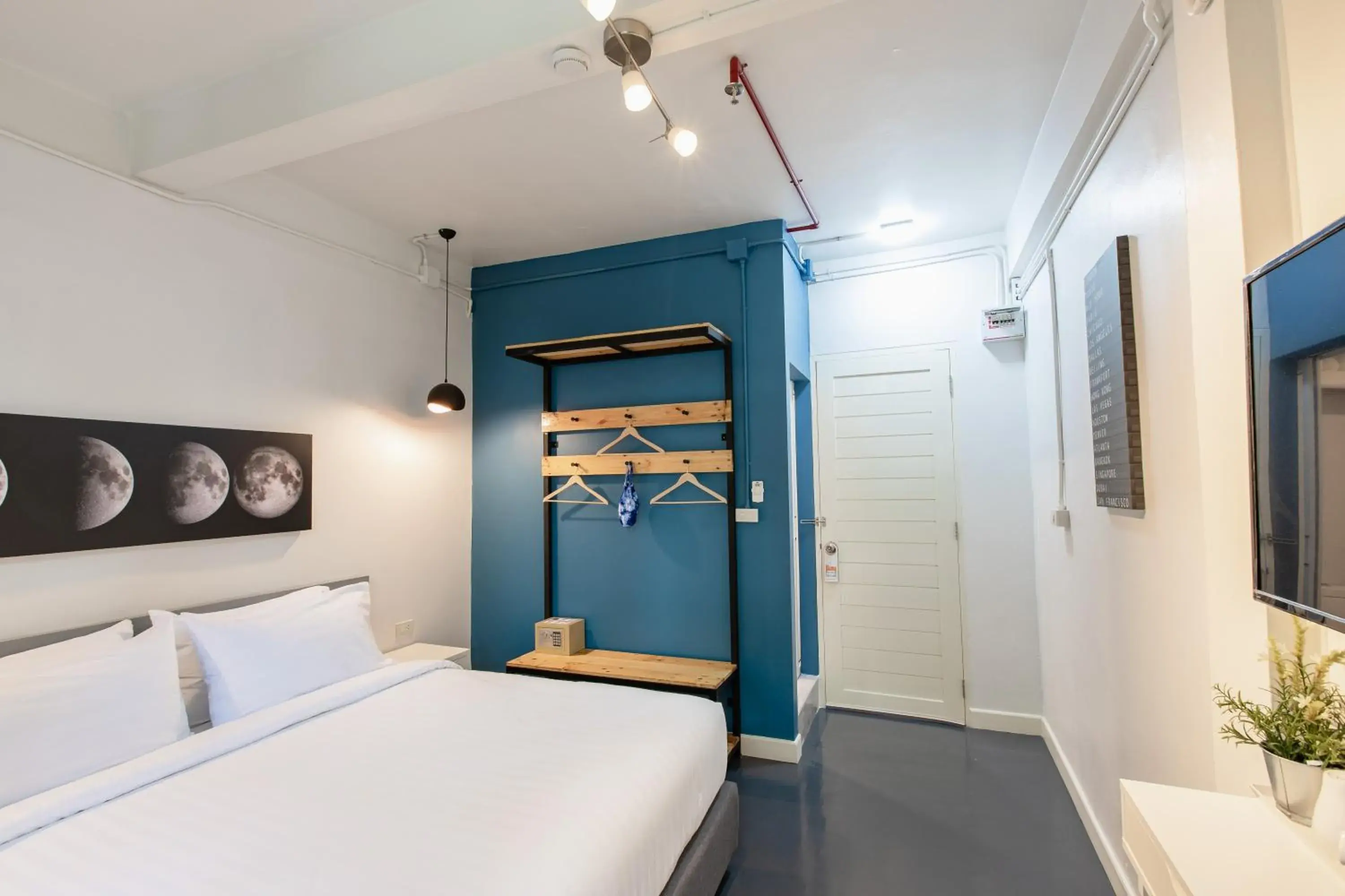 Bedroom, Bed in Every Surawong