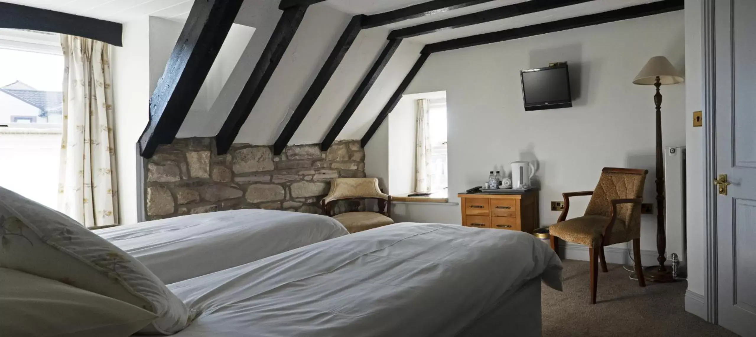 Bedroom, Bed in The Olde Ship Inn