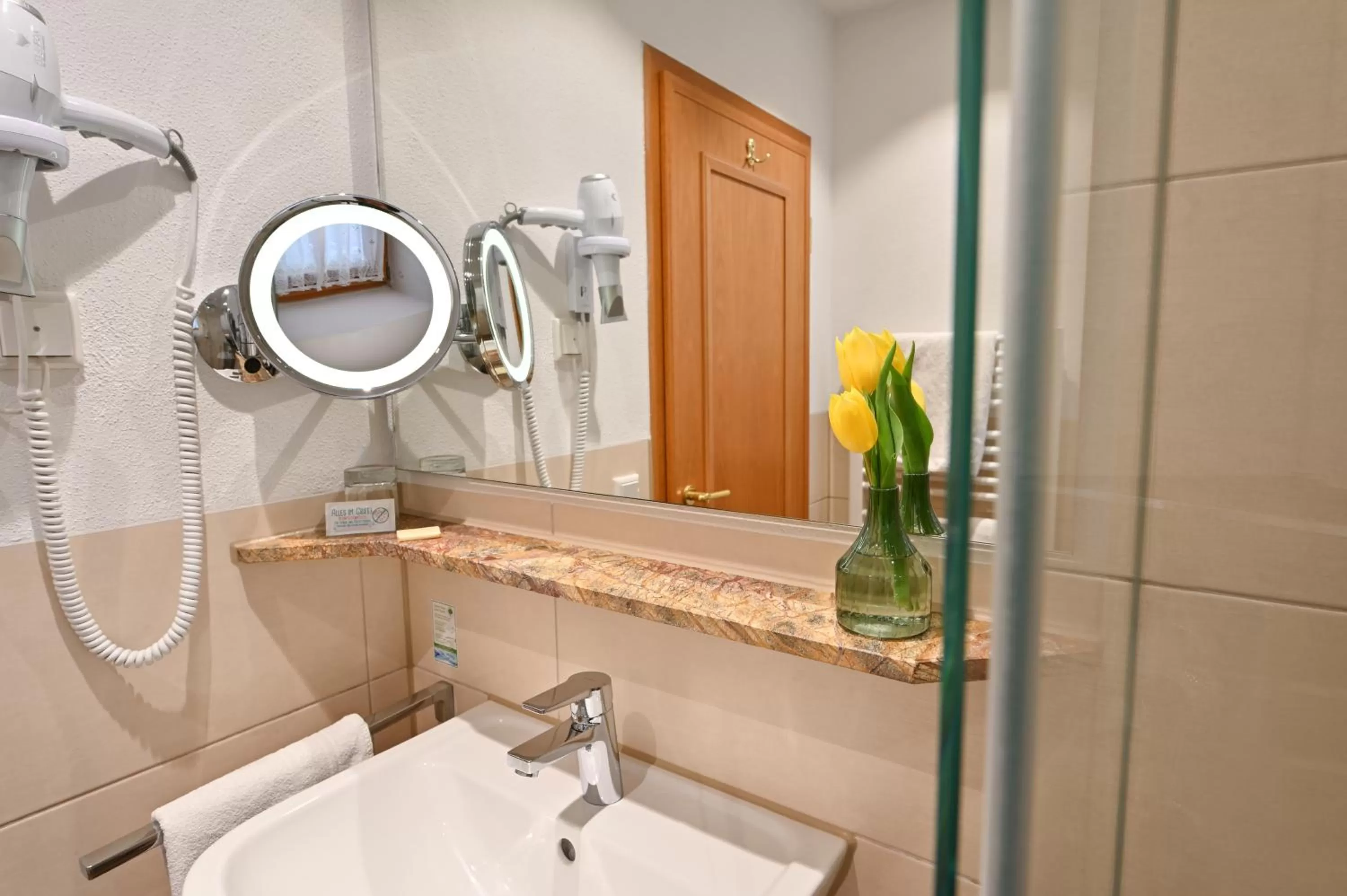 Bathroom in Gasthaus - Hotel Alt Fürstätt