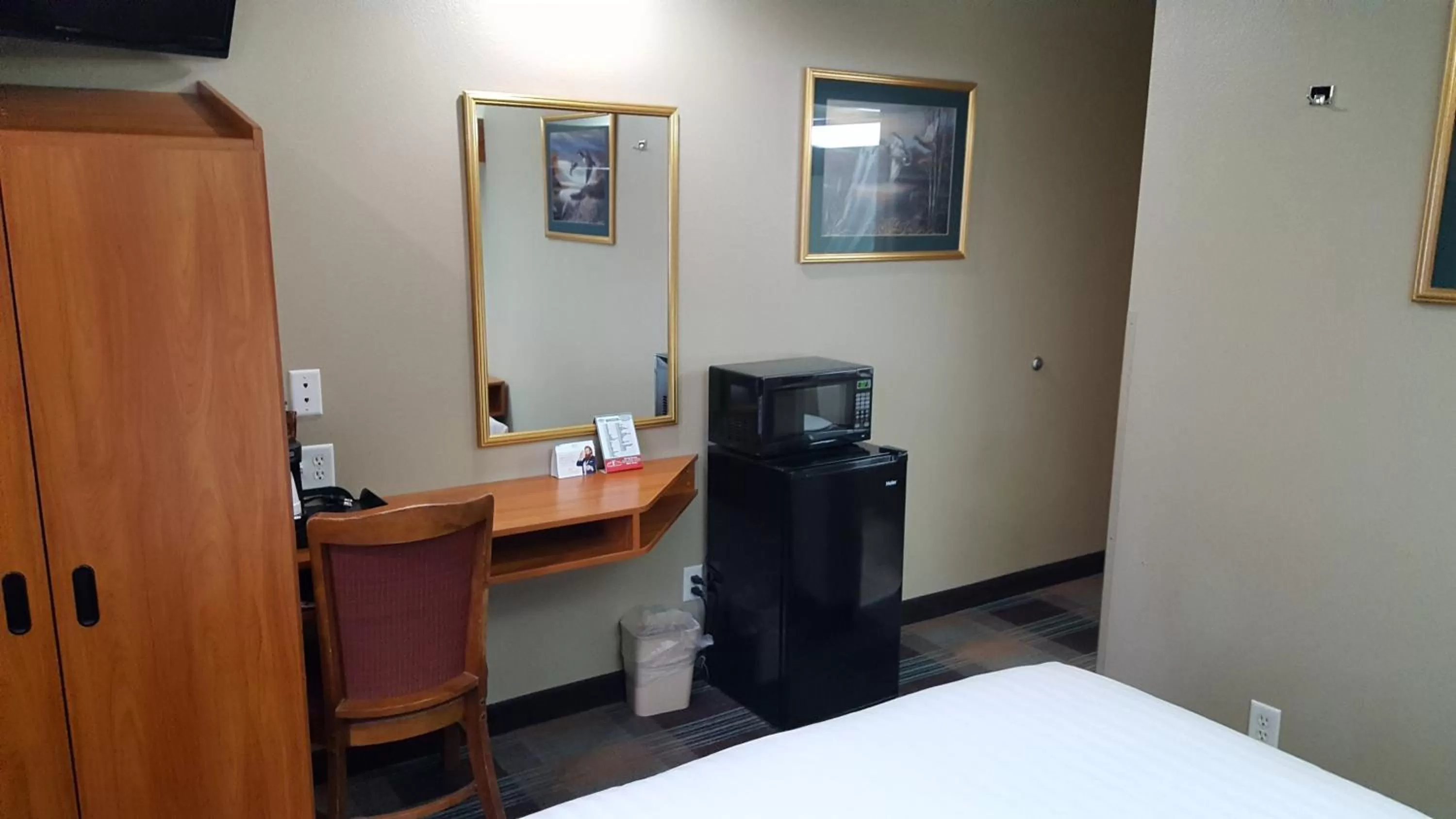 Photo of the whole room, Bed in Microtel Inn & Suites by Wyndham Bozeman