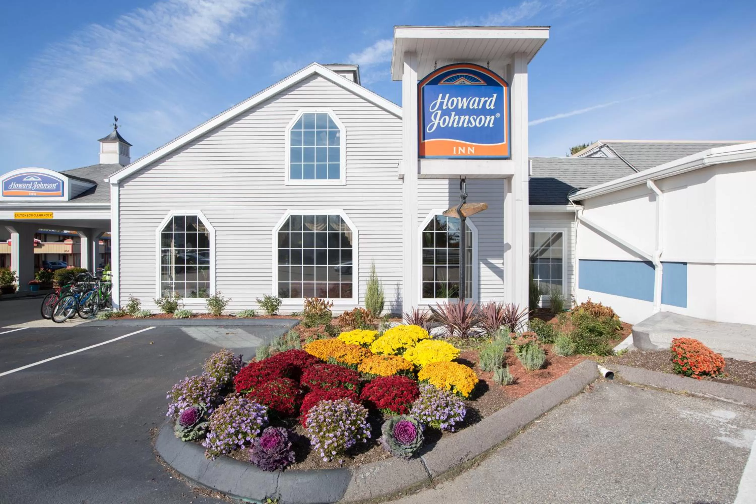 Property building in Howard Johnson by Wyndham Mystic