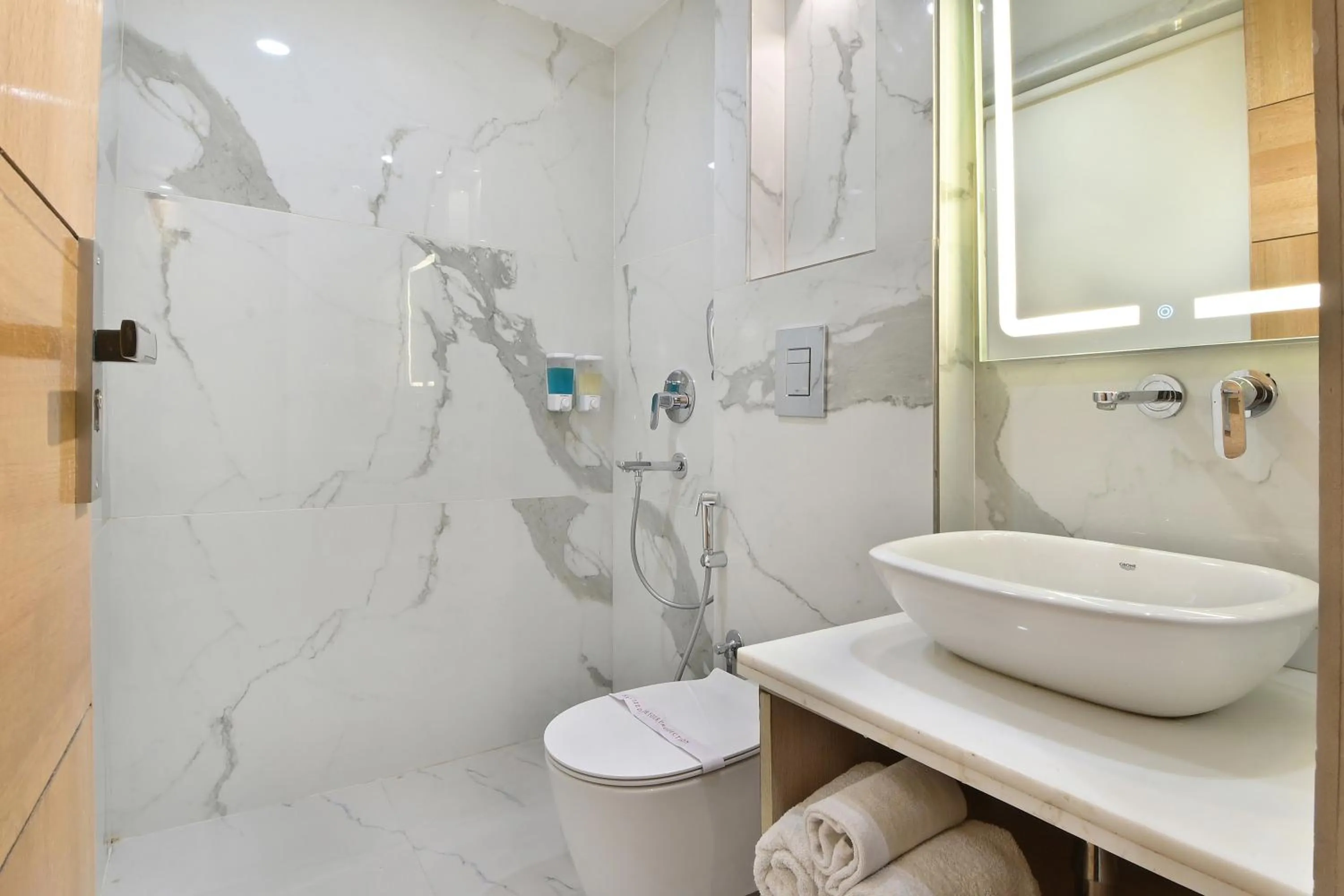 Bathroom in Hotel Gold Palace - 03 Mins Walk From New Delhi Railway Station
