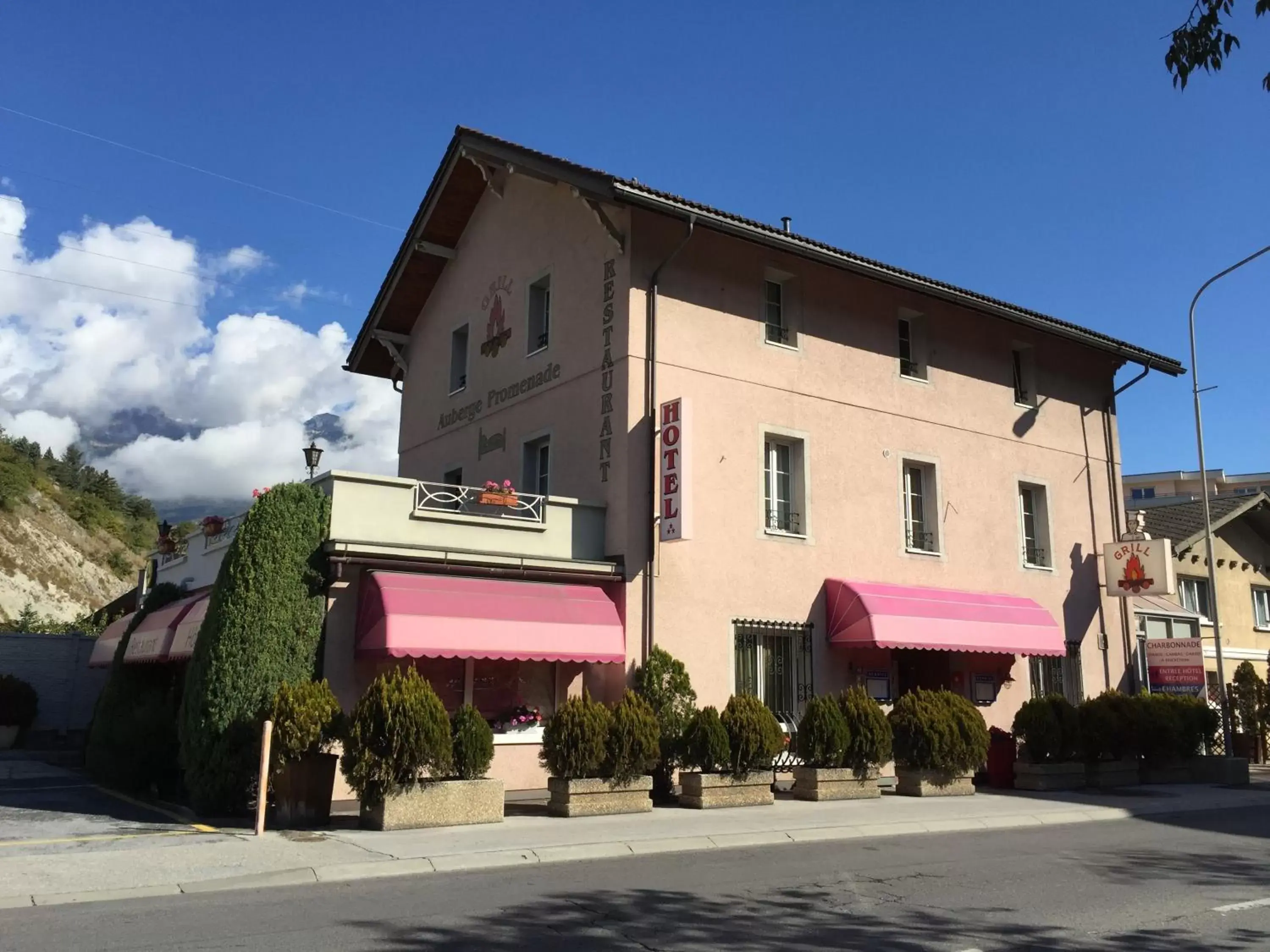 Facade/entrance, Property Building in La Promenade