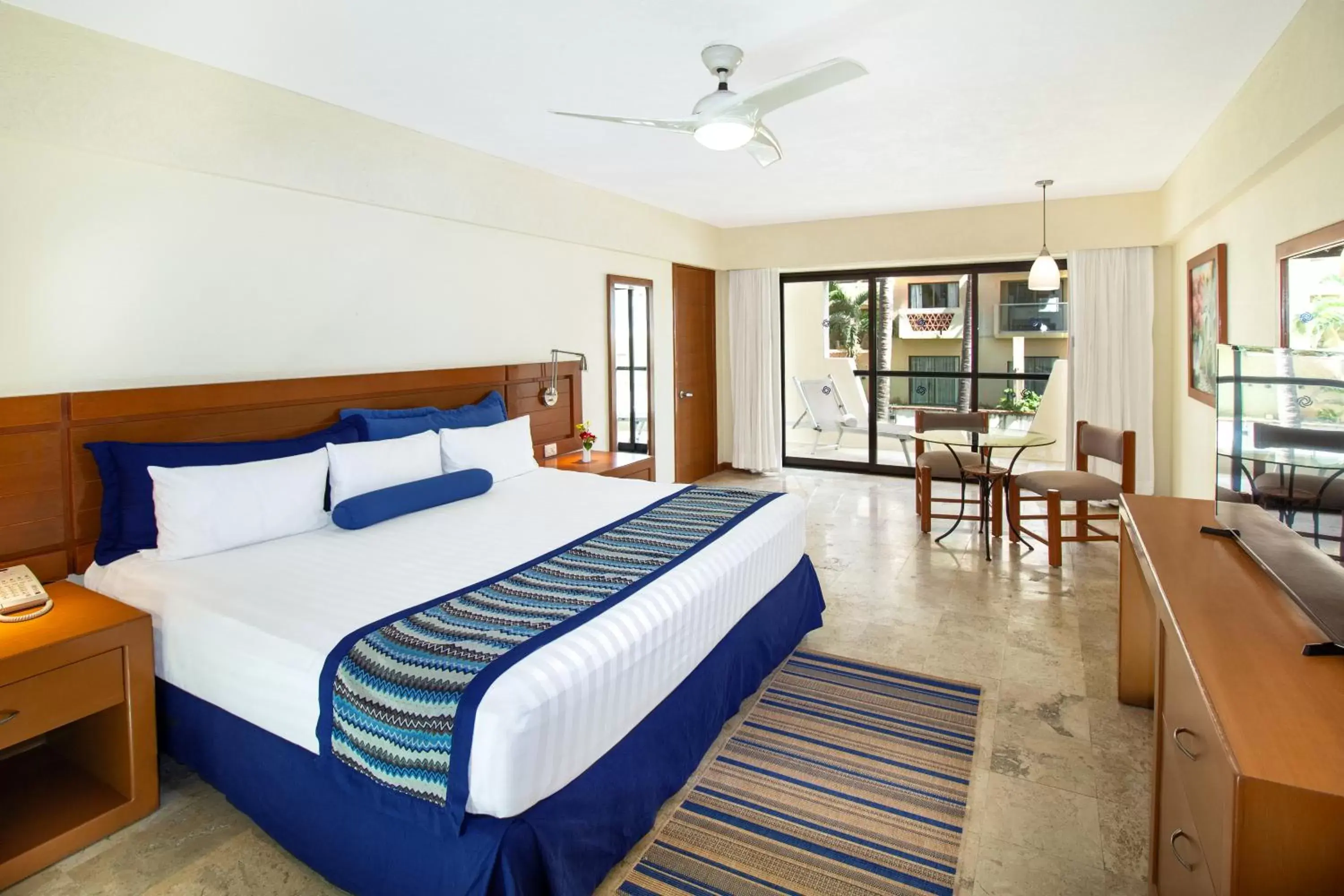 Bedroom in Plaza Pelicanos Grand Beach Resort All Inclusive