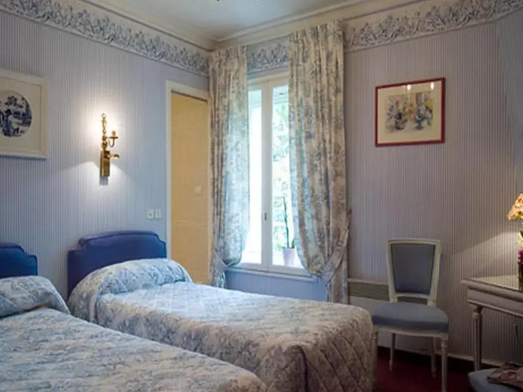 Photo of the whole room, Bed in Chateau de Beaulieu et Magnolia Spa, The Originals Relais (Relais du Silence)