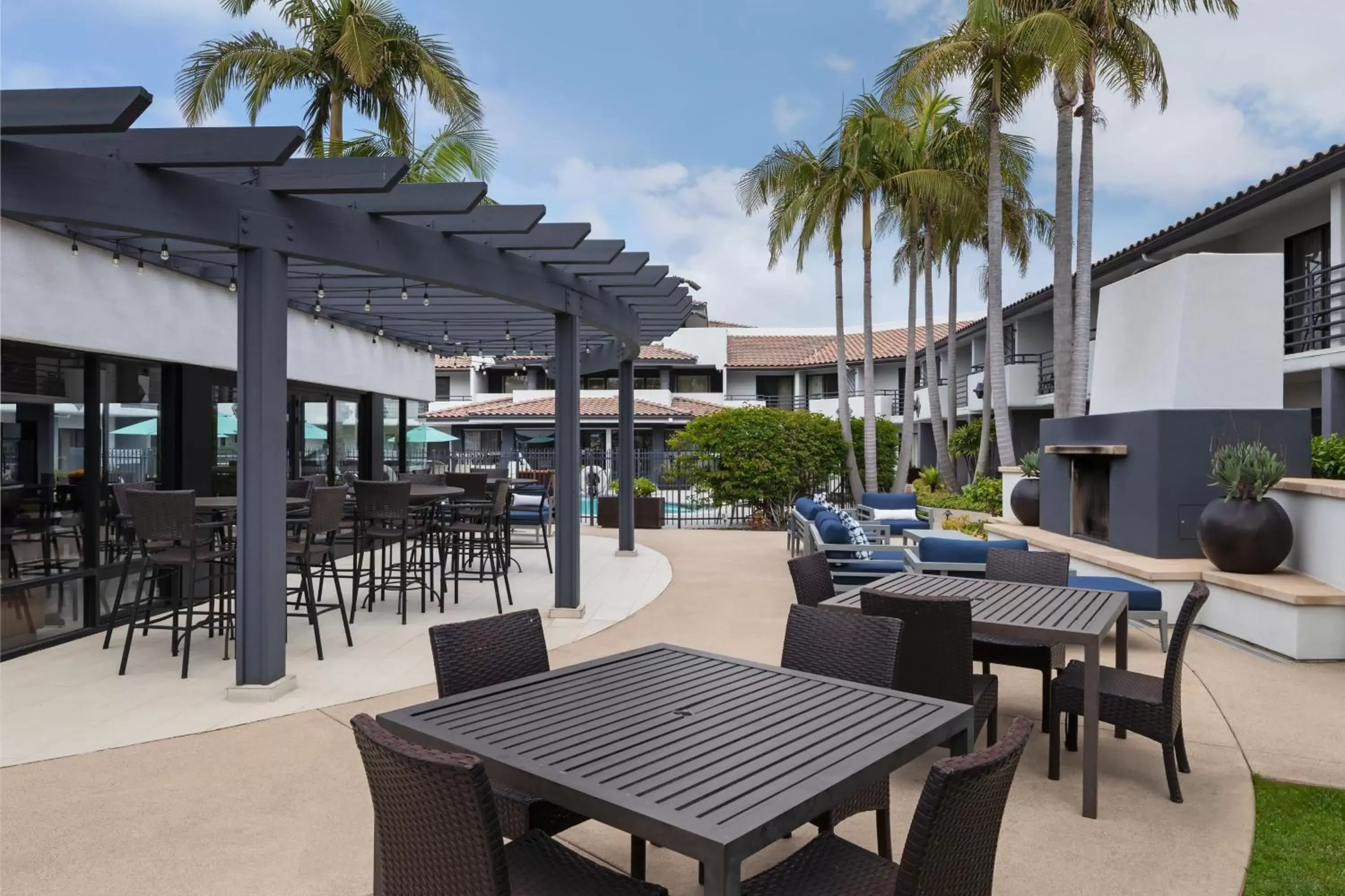 Property building, Restaurant/Places to Eat in Courtyard by Marriott San Diego Del Mar/Solana Beach
