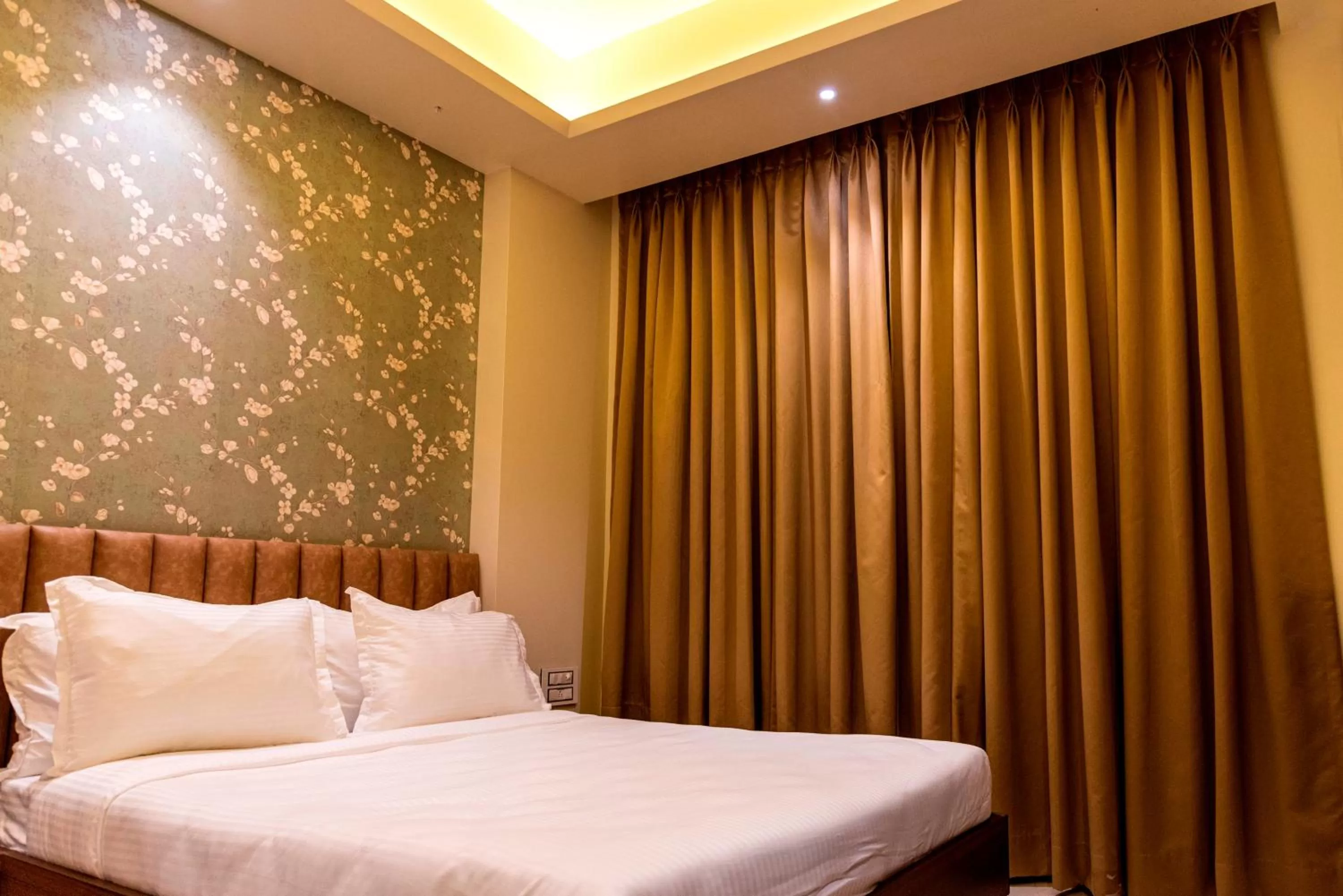 Bedroom, Bed in Hotel Pratham