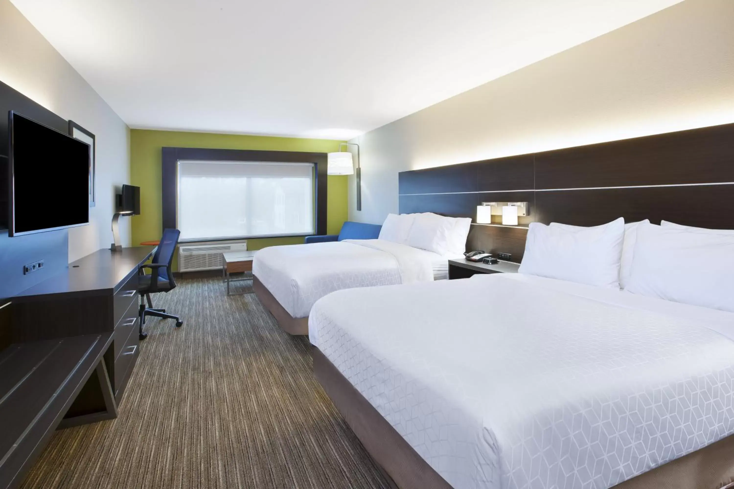 Photo of the whole room, Bed in Holiday Inn Express & Suites - Parkersburg East, an IHG Hotel