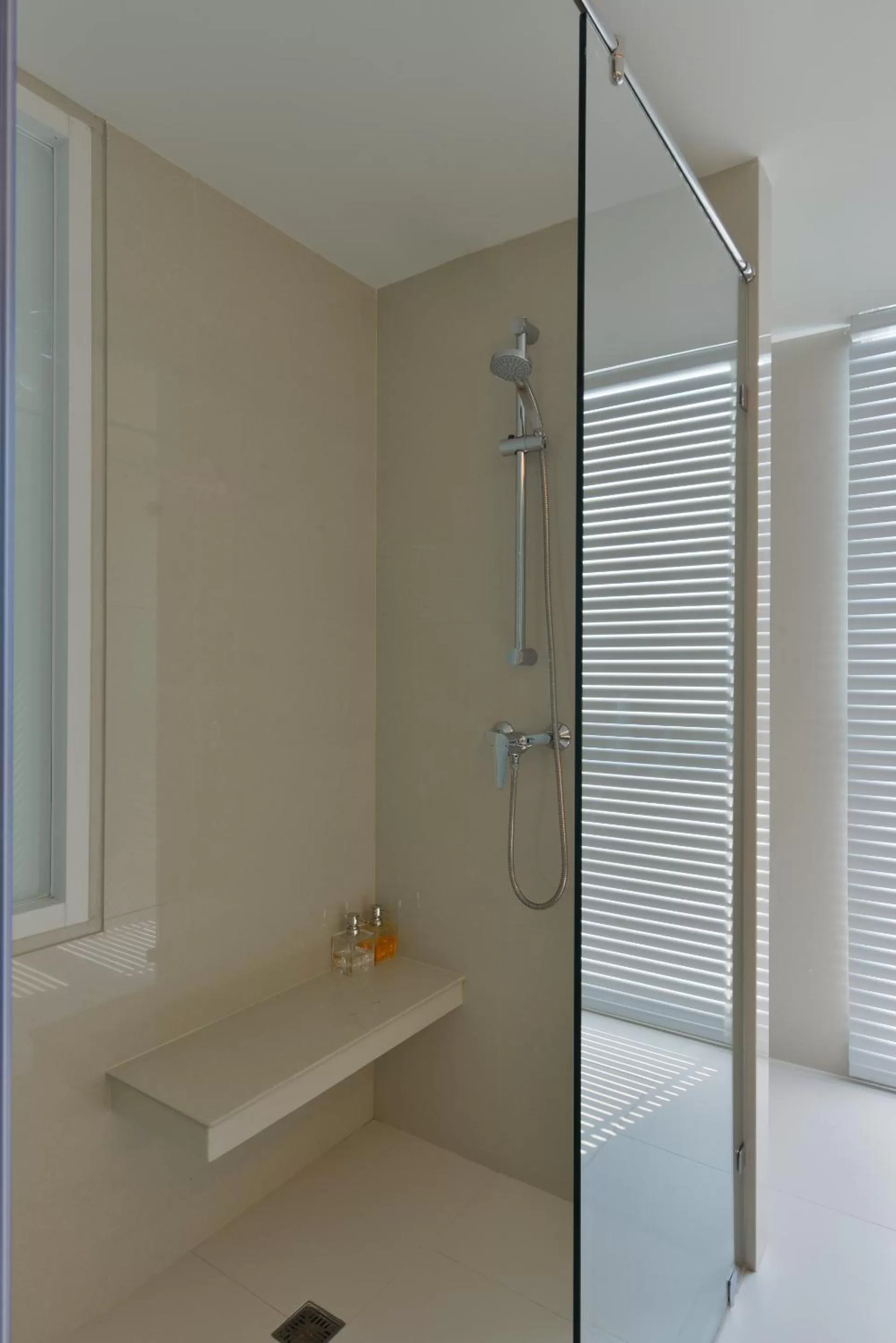 Bathroom in Le D'Tel Bangkok