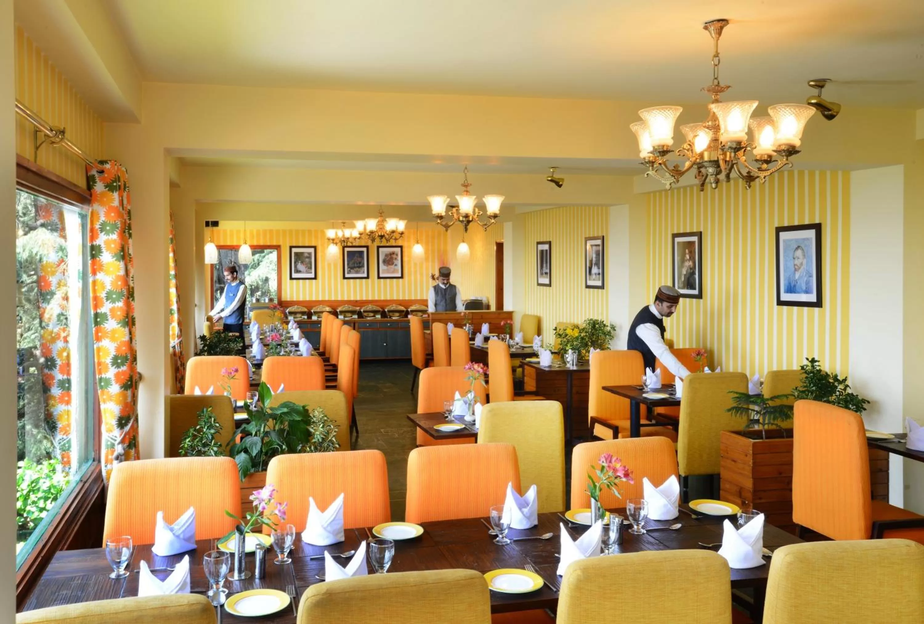 Restaurant/places to eat in Honeymoon Inn Shimla