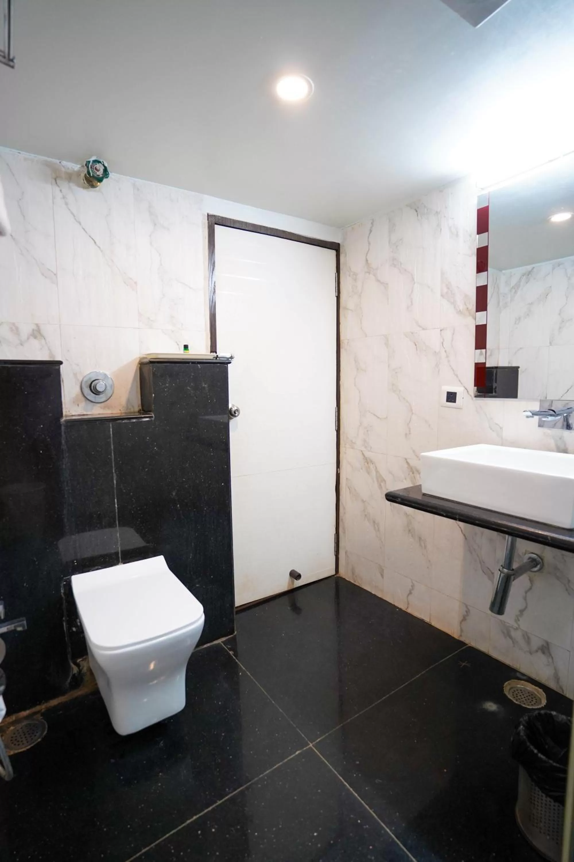 Bathroom in Hotel Floret Inn