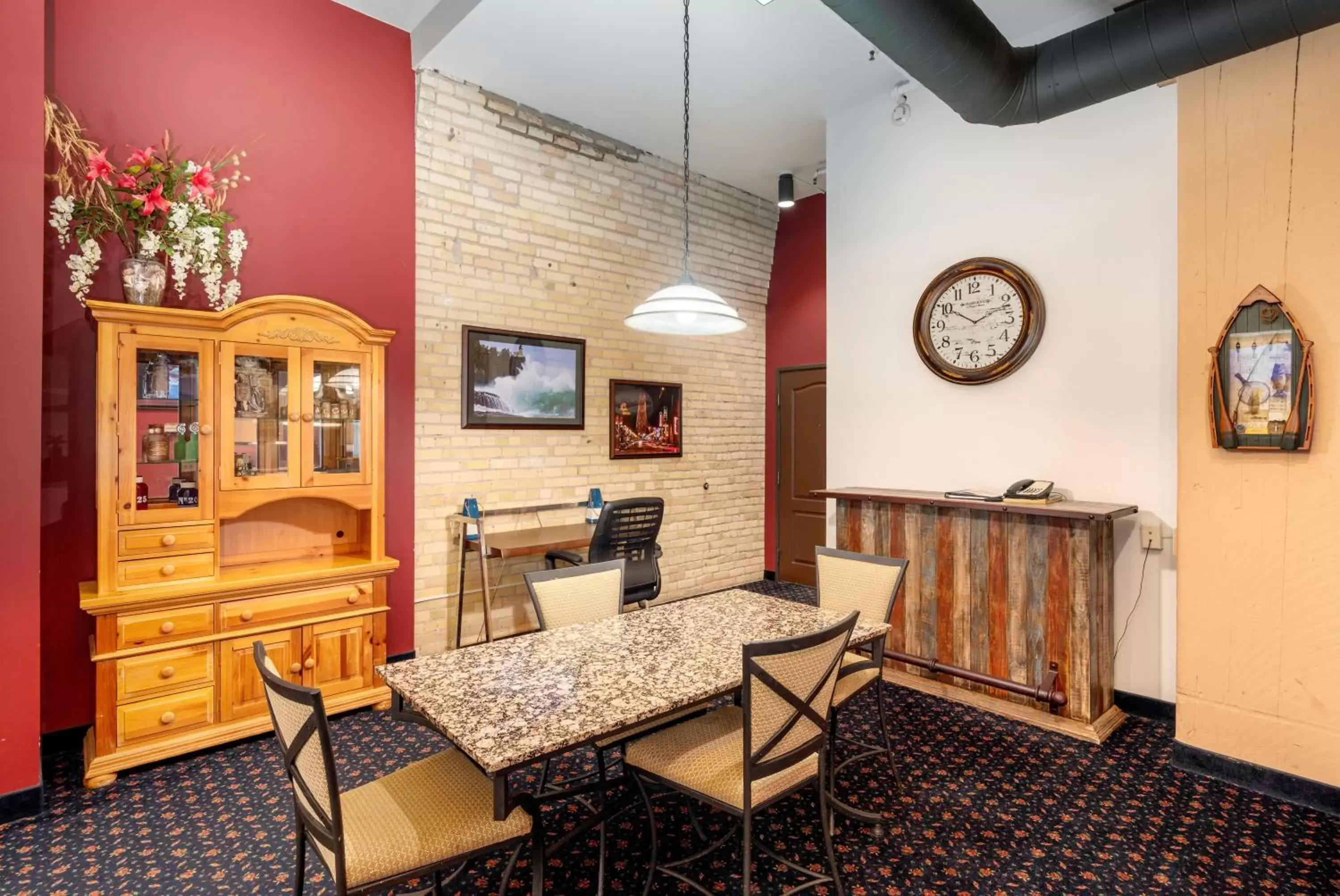 Seating Area in The Suites Hotel at Waterfront Plaza