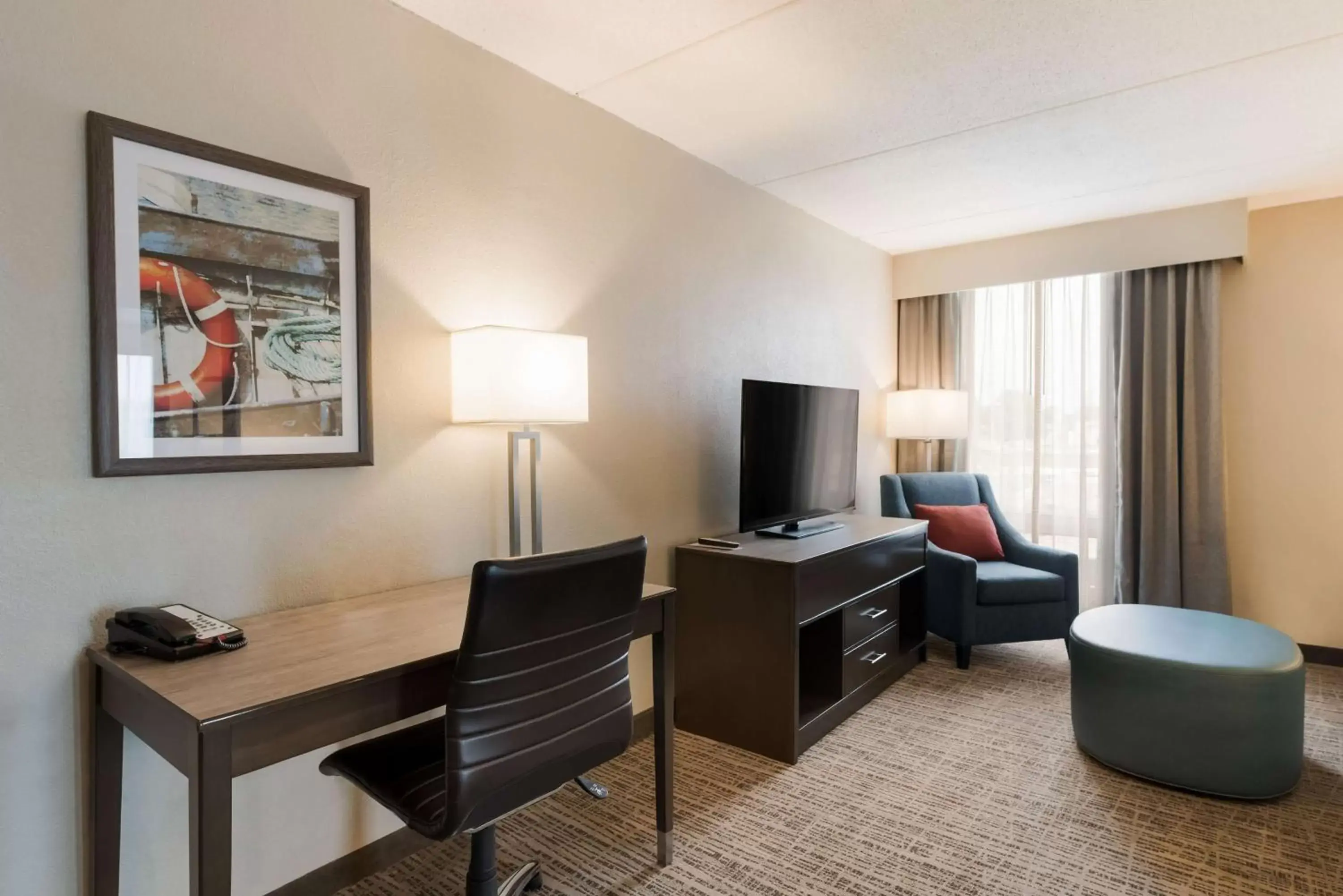 Bedroom, TV/Entertainment Center in Best Western Holiday Lodge