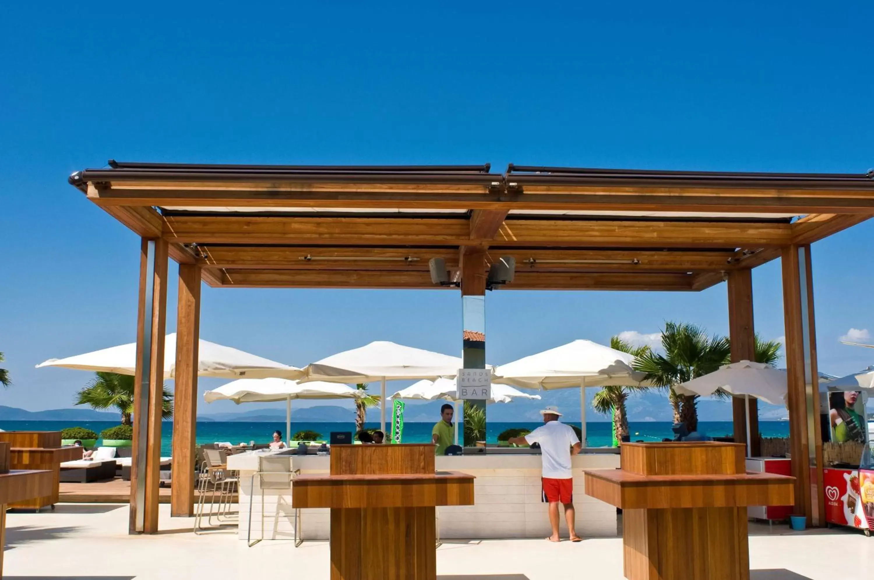 Lounge or bar in Radisson Blu Resort & Spa Cesme