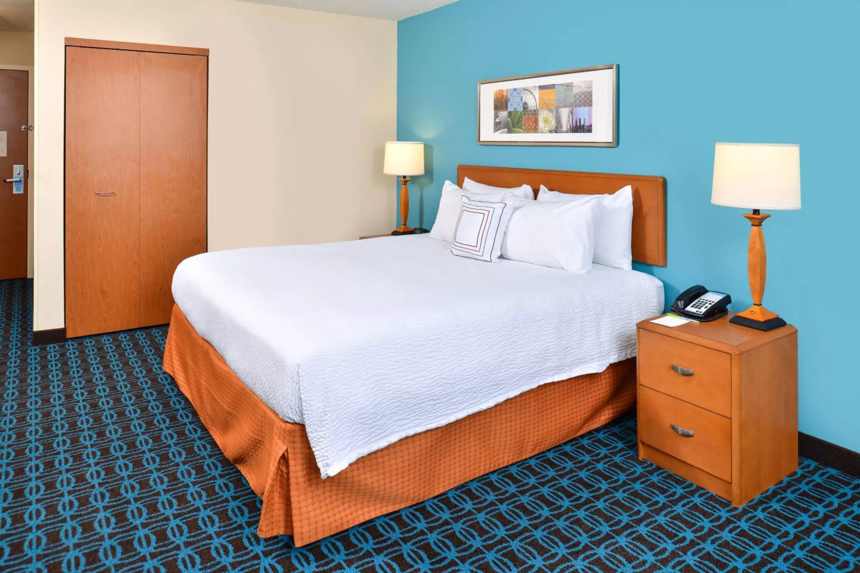 Photo of the whole room, Bed in Fairfield Inn and Suites by Marriott Birmingham / Bessemer
