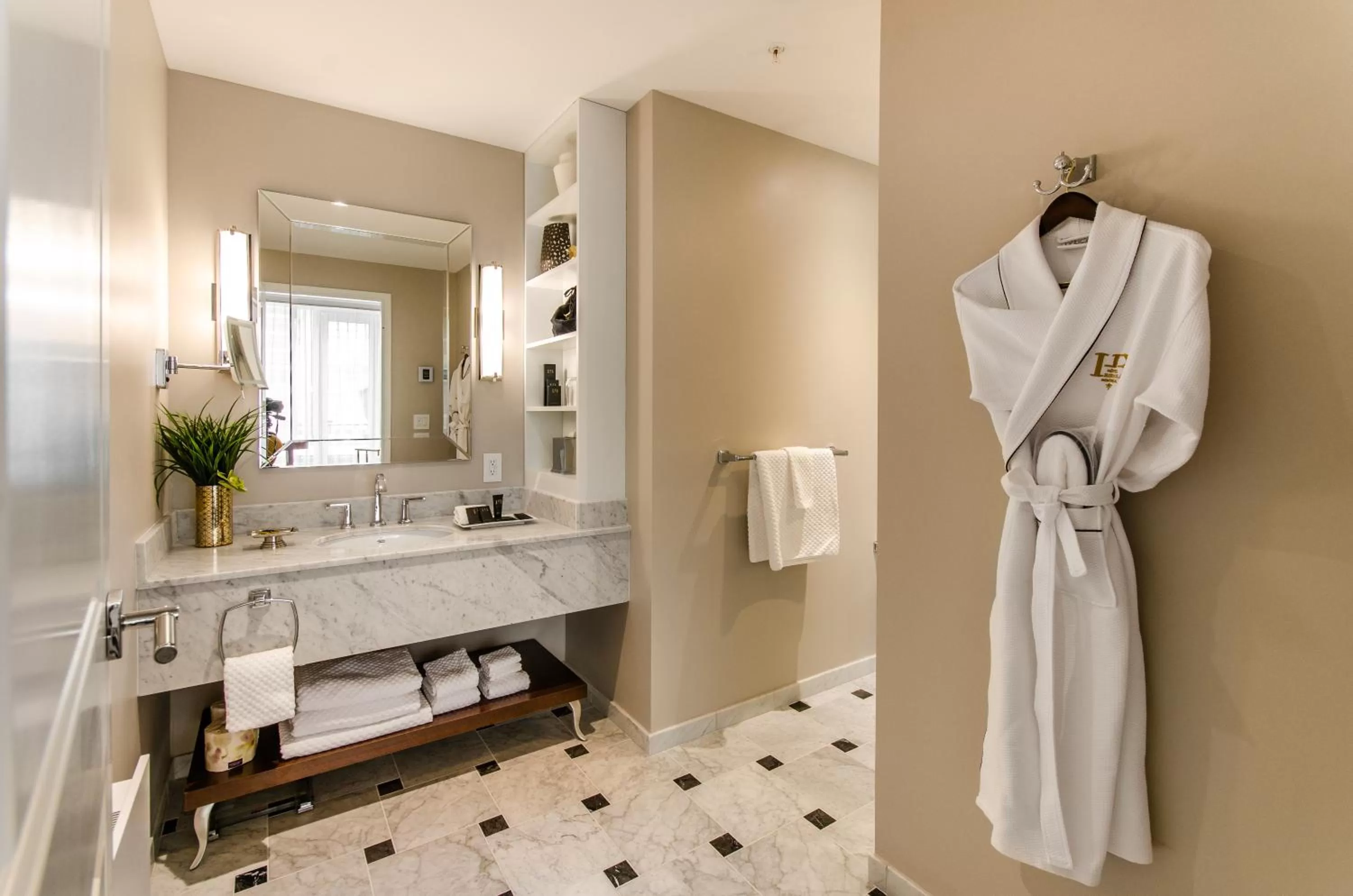 Bathroom in Hôtel Birks Montréal