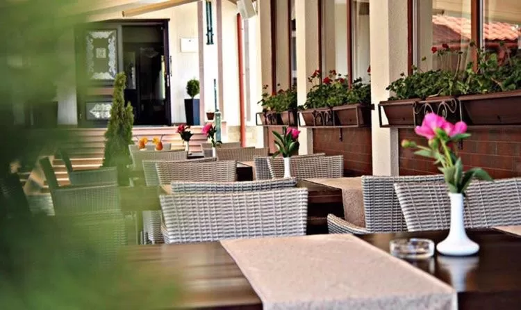 Restaurant/places to eat in Ferdinand