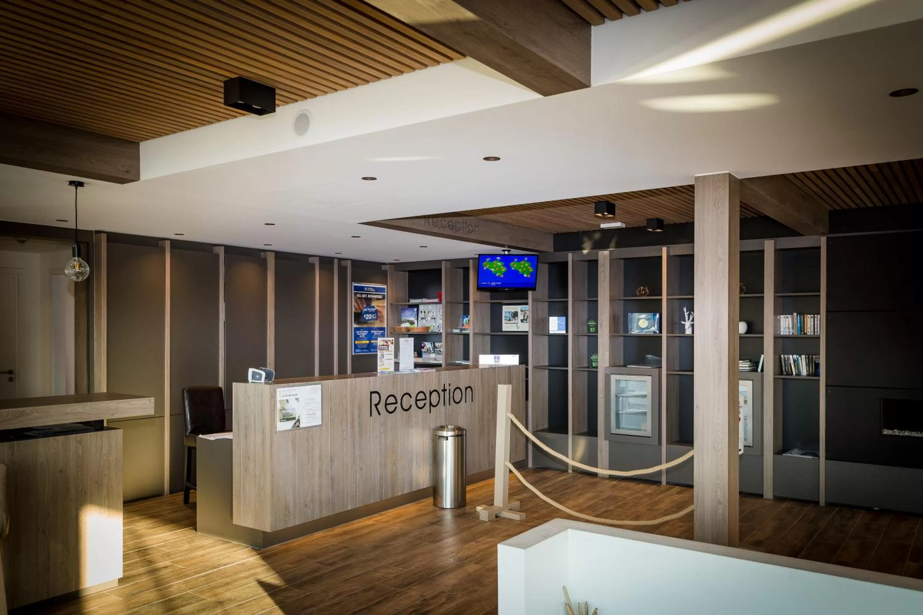 Lobby or reception in Golden Lakes Hotel