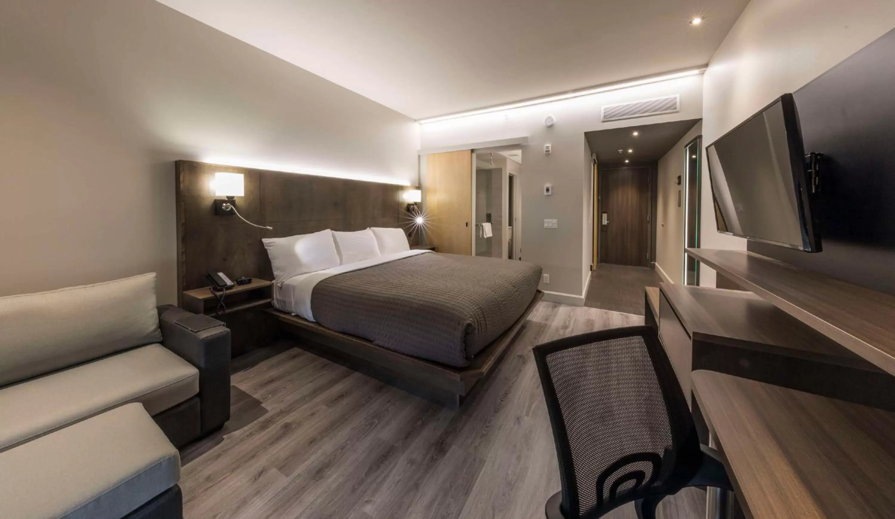 Bed in Hôtel & Suites Normandin Lévis