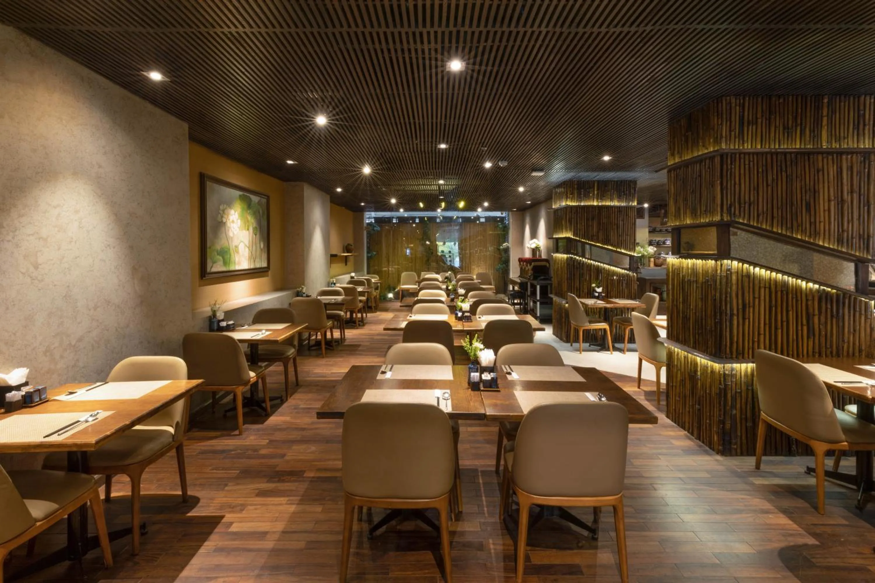 Restaurant/places to eat in Cochin Zen Hotel