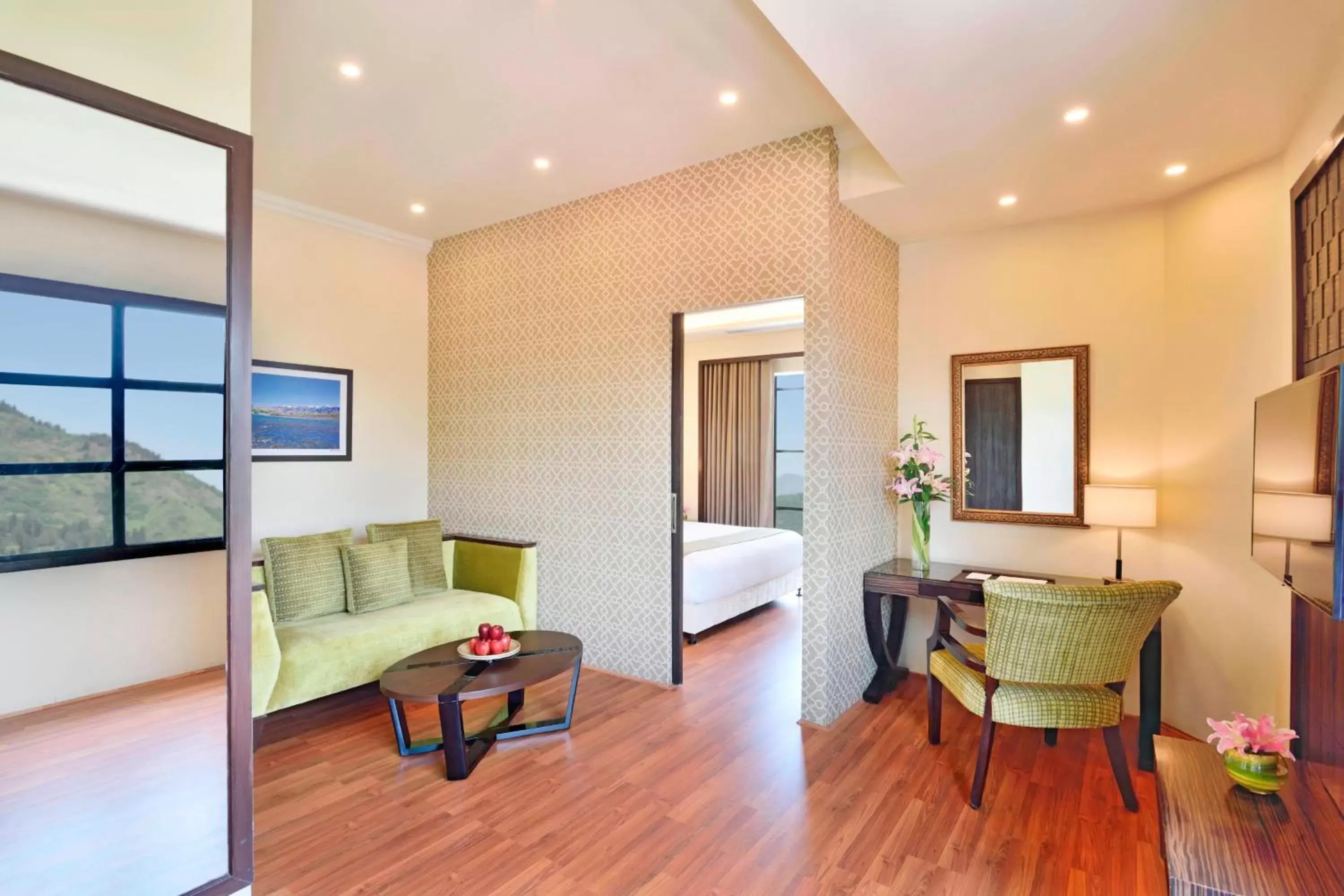 Living room, Seating Area in Four Points by Sheraton Srinagar