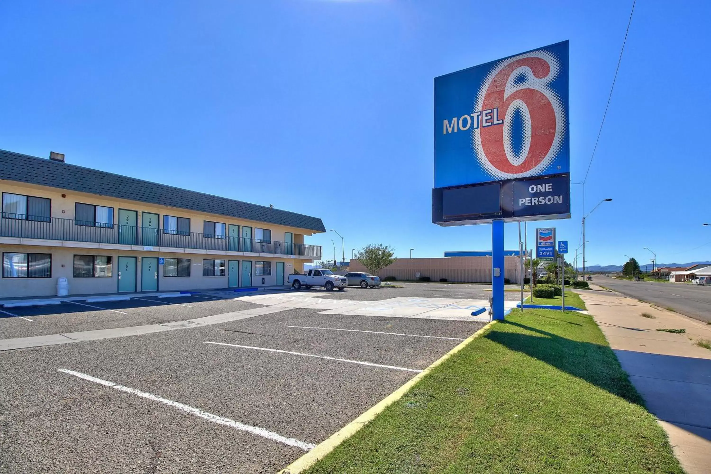Facade/entrance, Property Building in Motel 6-Douglas, AZ